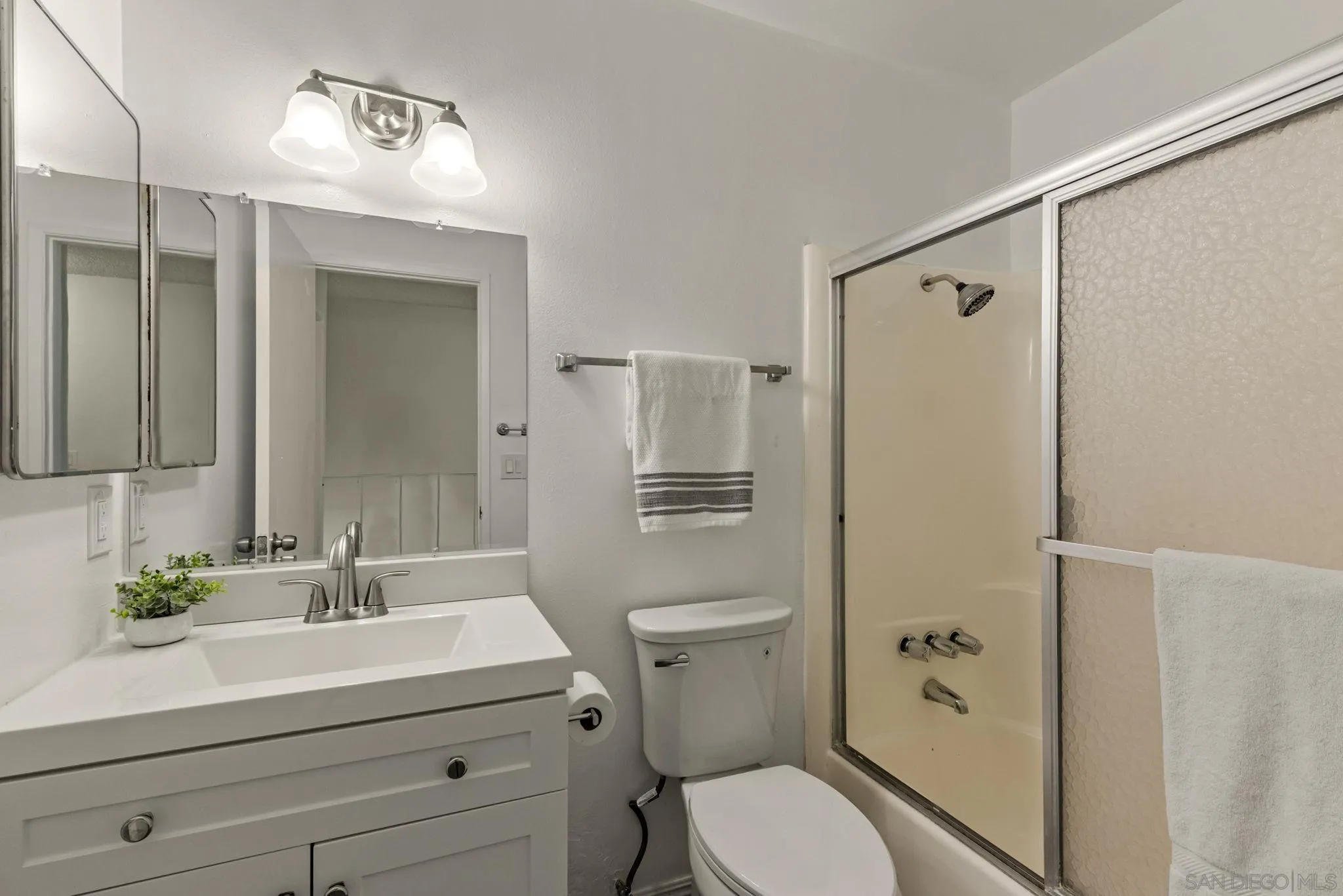 https://cdn.realtyfeed.com/cdn/127/260014344/0eb121ec801e2bbda27a825b163d7563.webp