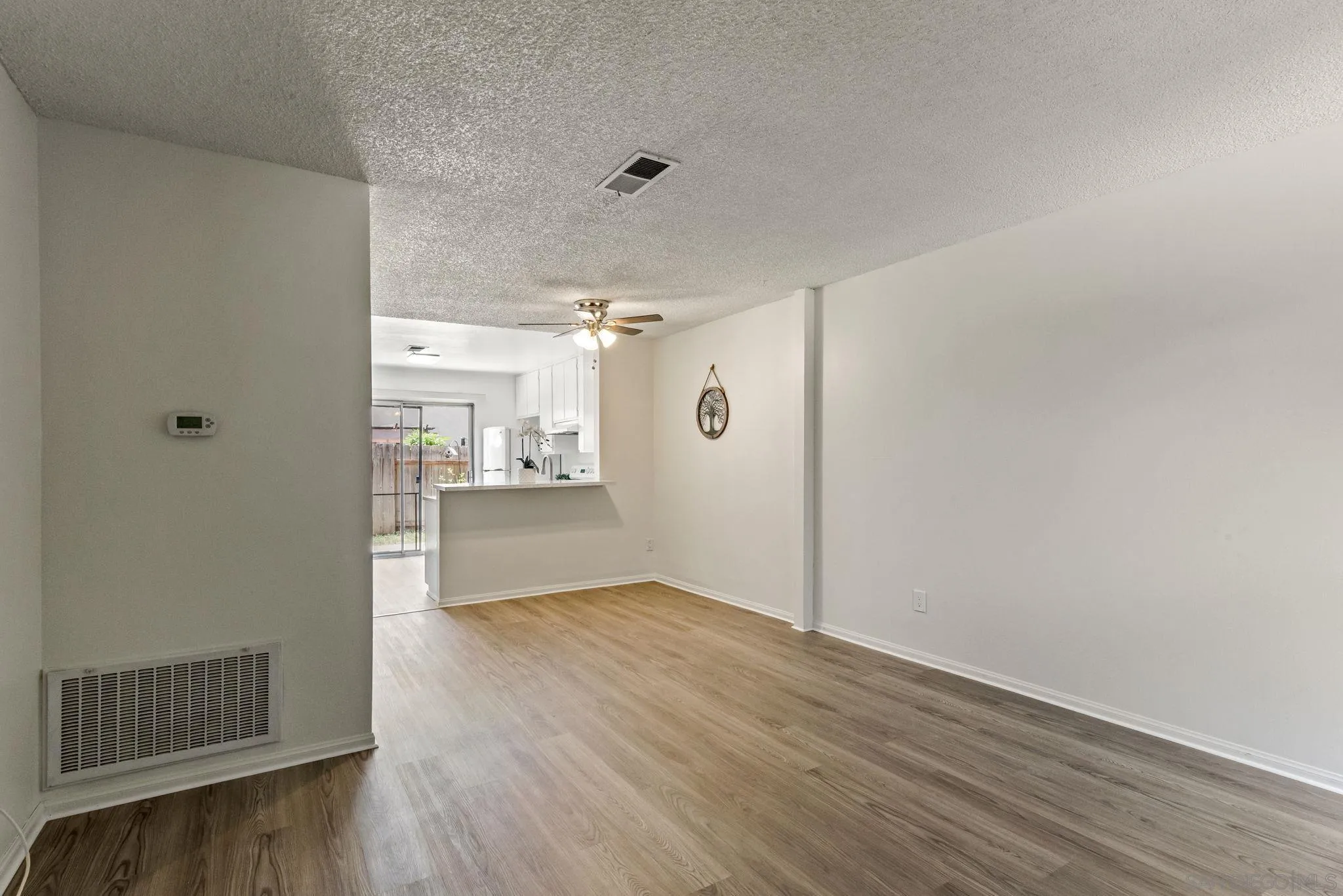 https://cdn.realtyfeed.com/cdn/127/260014344/28c2d557a83aa2ad1039f848441ed122.webp