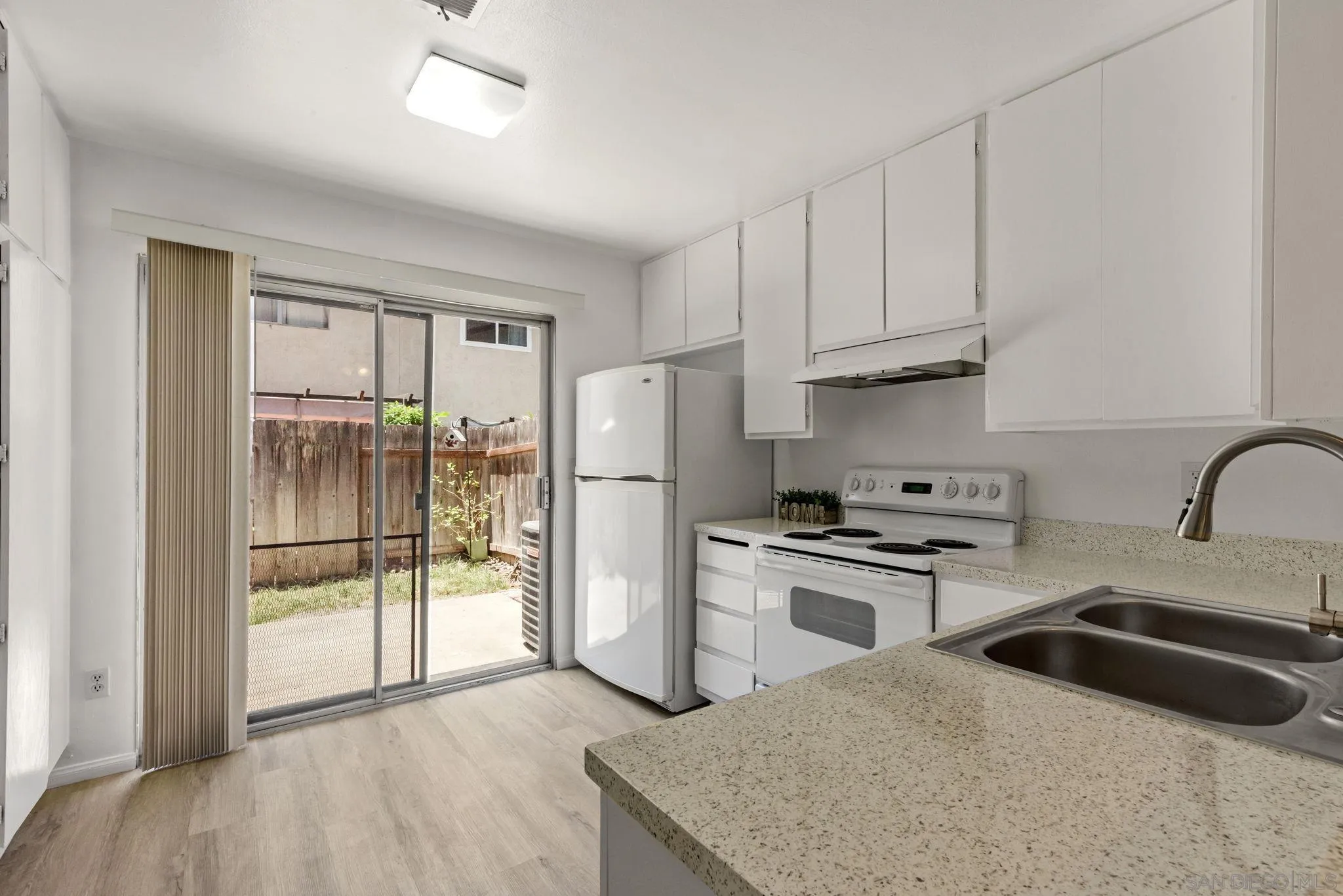https://cdn.realtyfeed.com/cdn/127/260014344/c16085dbf0d813b24a1c6b70ea65ce99.webp
