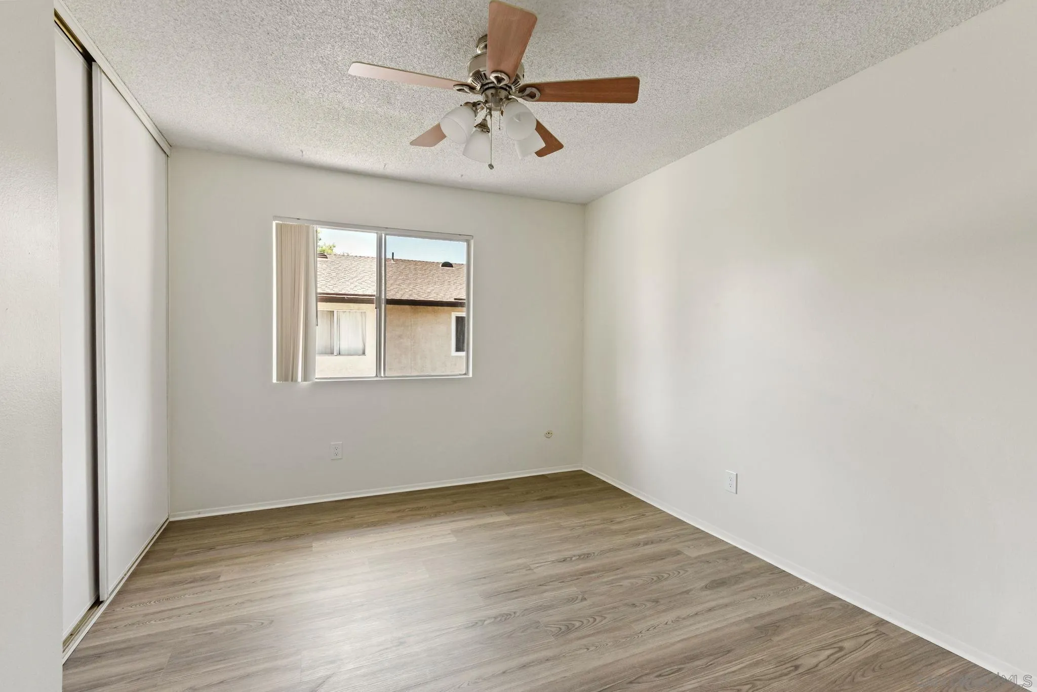 https://cdn.realtyfeed.com/cdn/127/260014344/cc8784f4912f433738022ef0881e1d93.webp