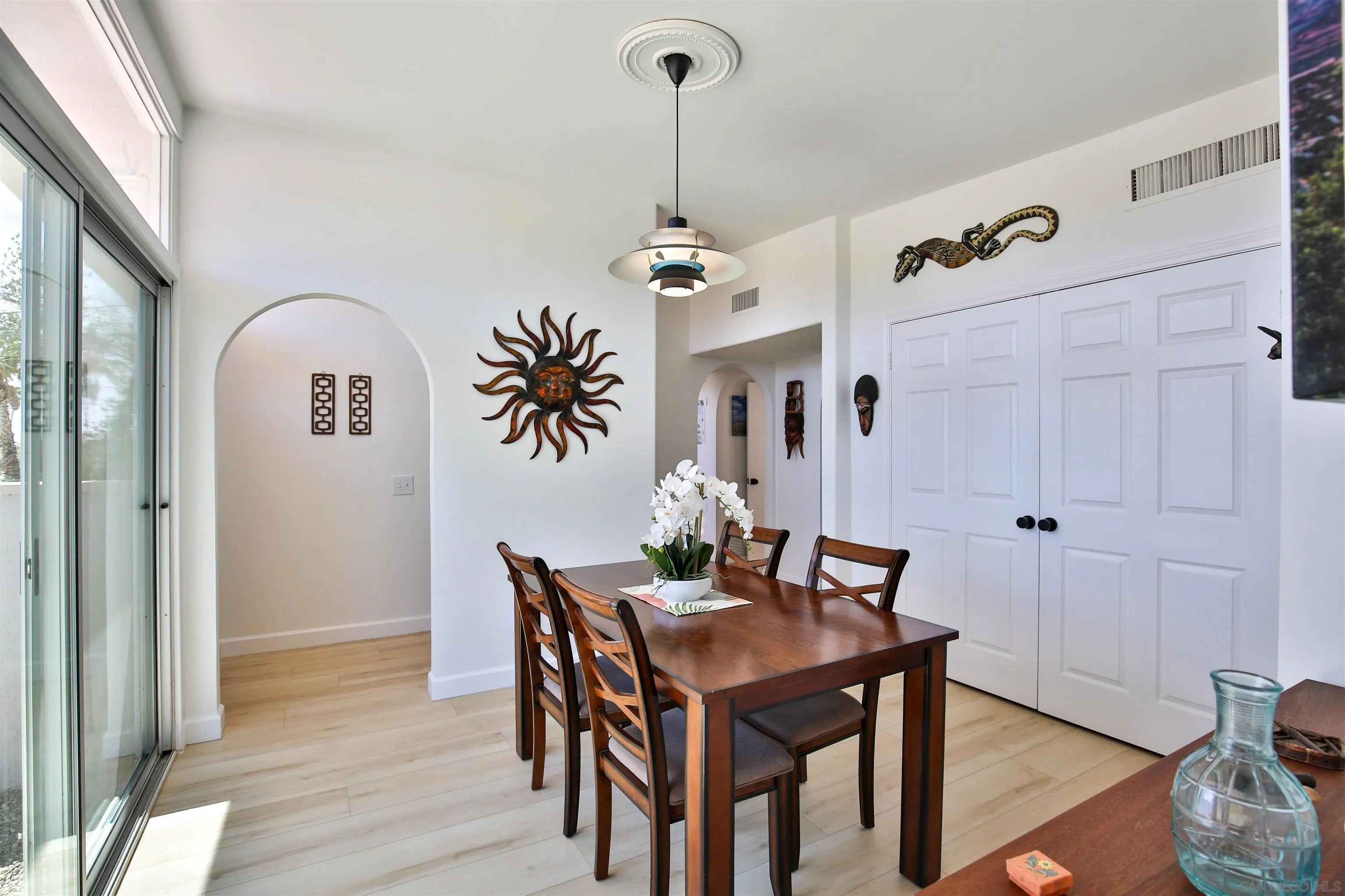 https://cdn.realtyfeed.com/cdn/127/260014345/1cba10b888fc1bd94b6e93cbf71ca69a.webp