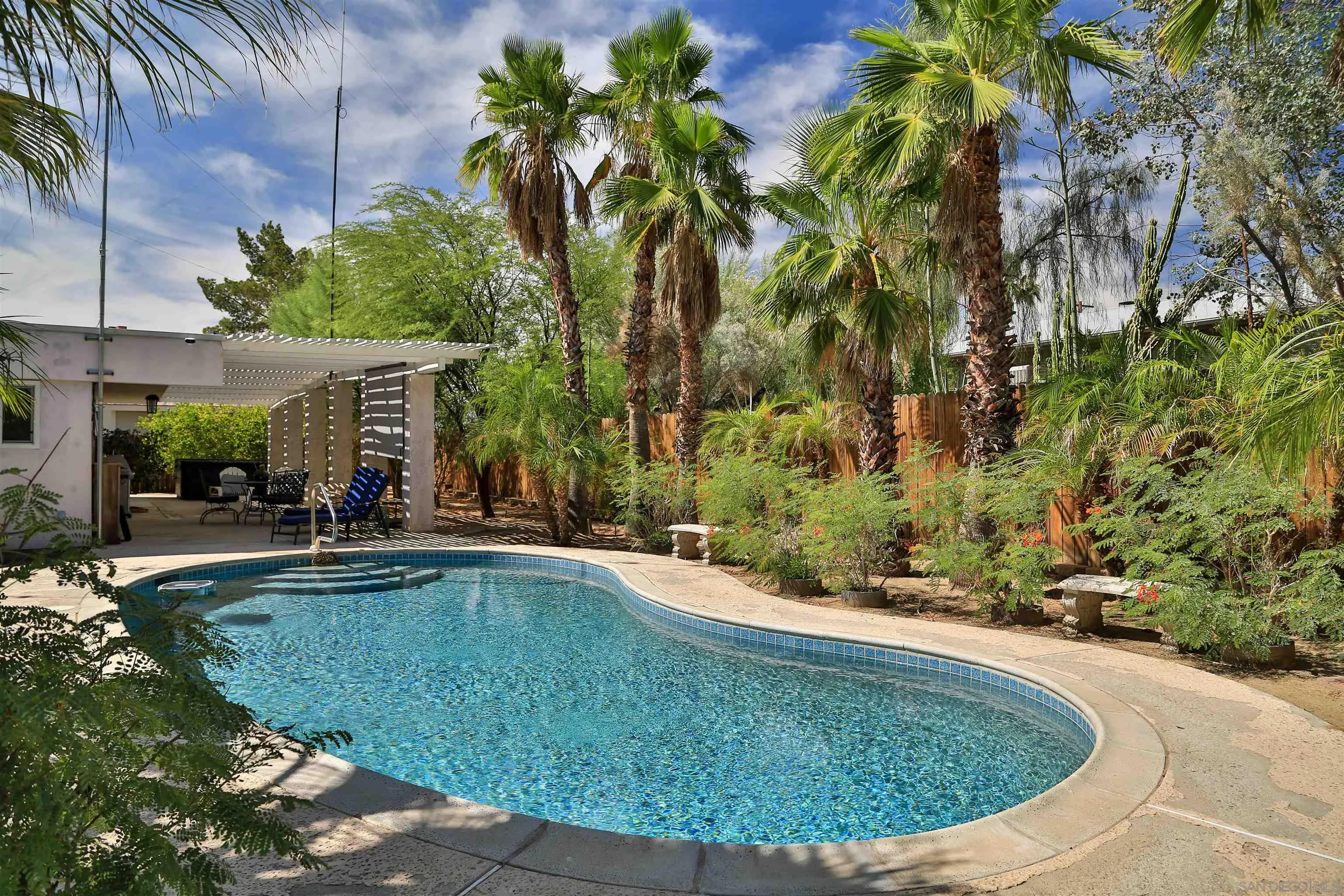 https://cdn.realtyfeed.com/cdn/127/260014345/1ecddeb6922f2fe7bf992745e13d3f74.webp