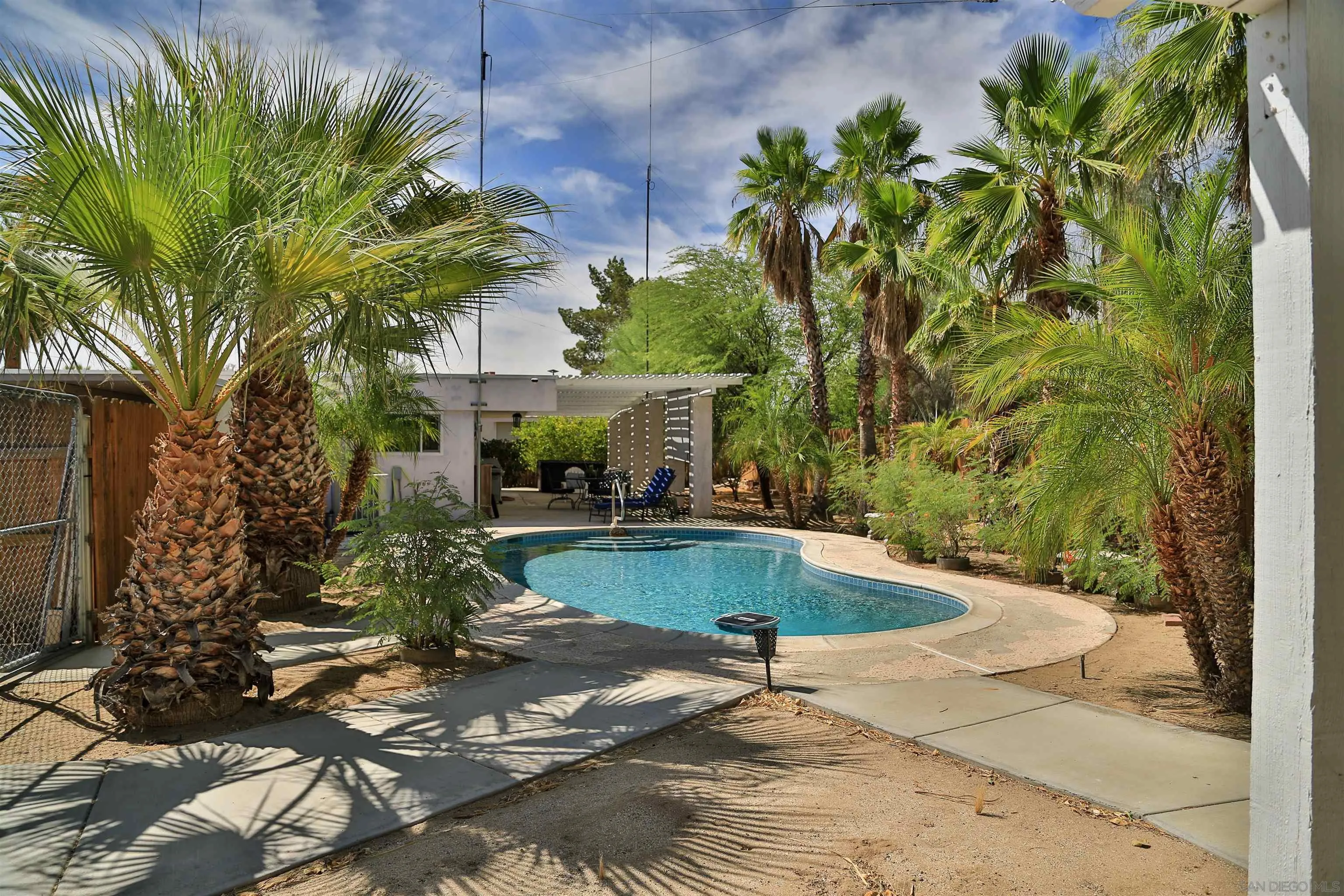 https://cdn.realtyfeed.com/cdn/127/260014345/6d0ac4cbe6bfb946c8285e3d4cdb8646.webp
