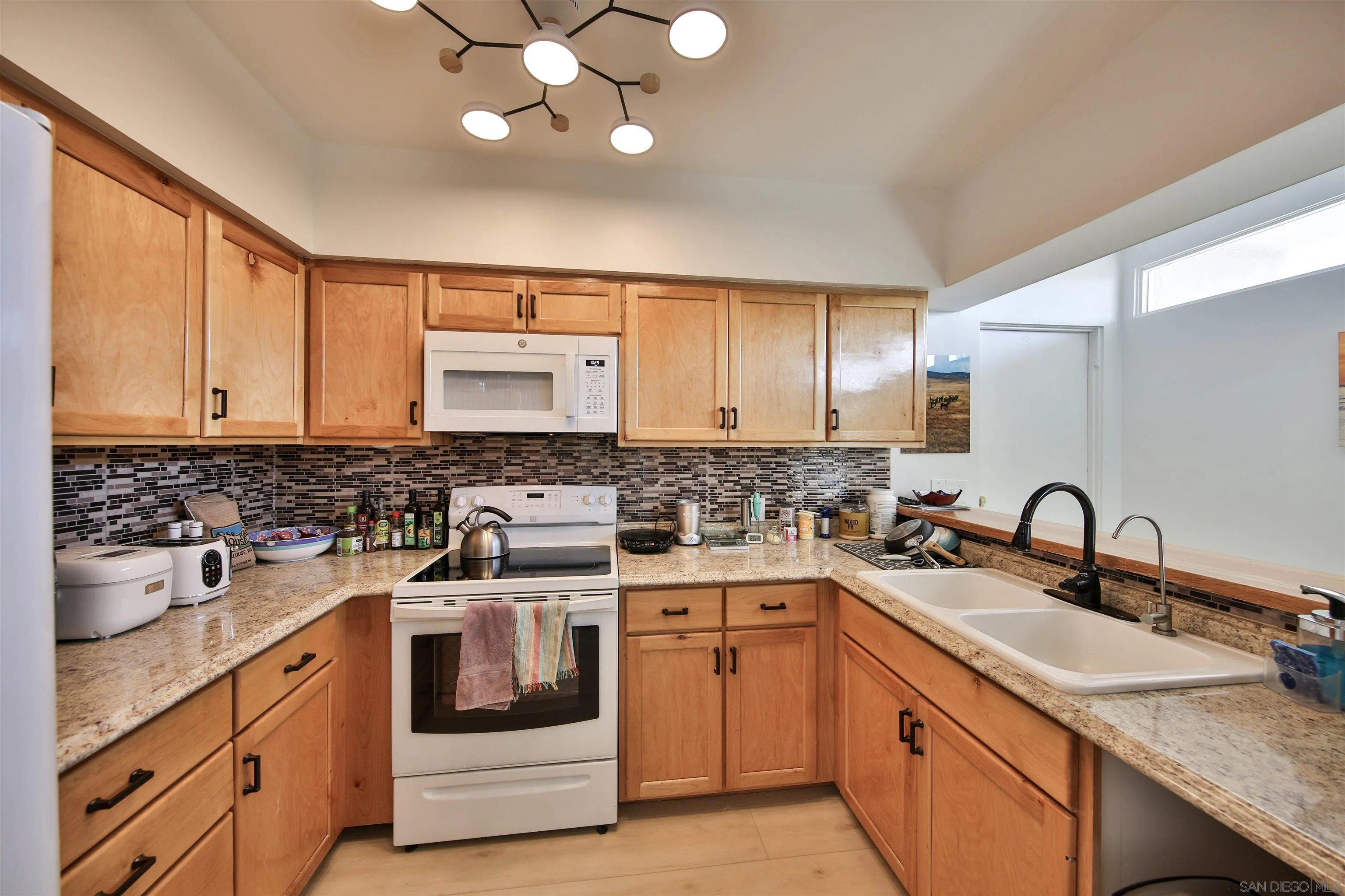 https://cdn.realtyfeed.com/cdn/127/260014345/8225db15b7e02ddf58ed986b7c801202.webp