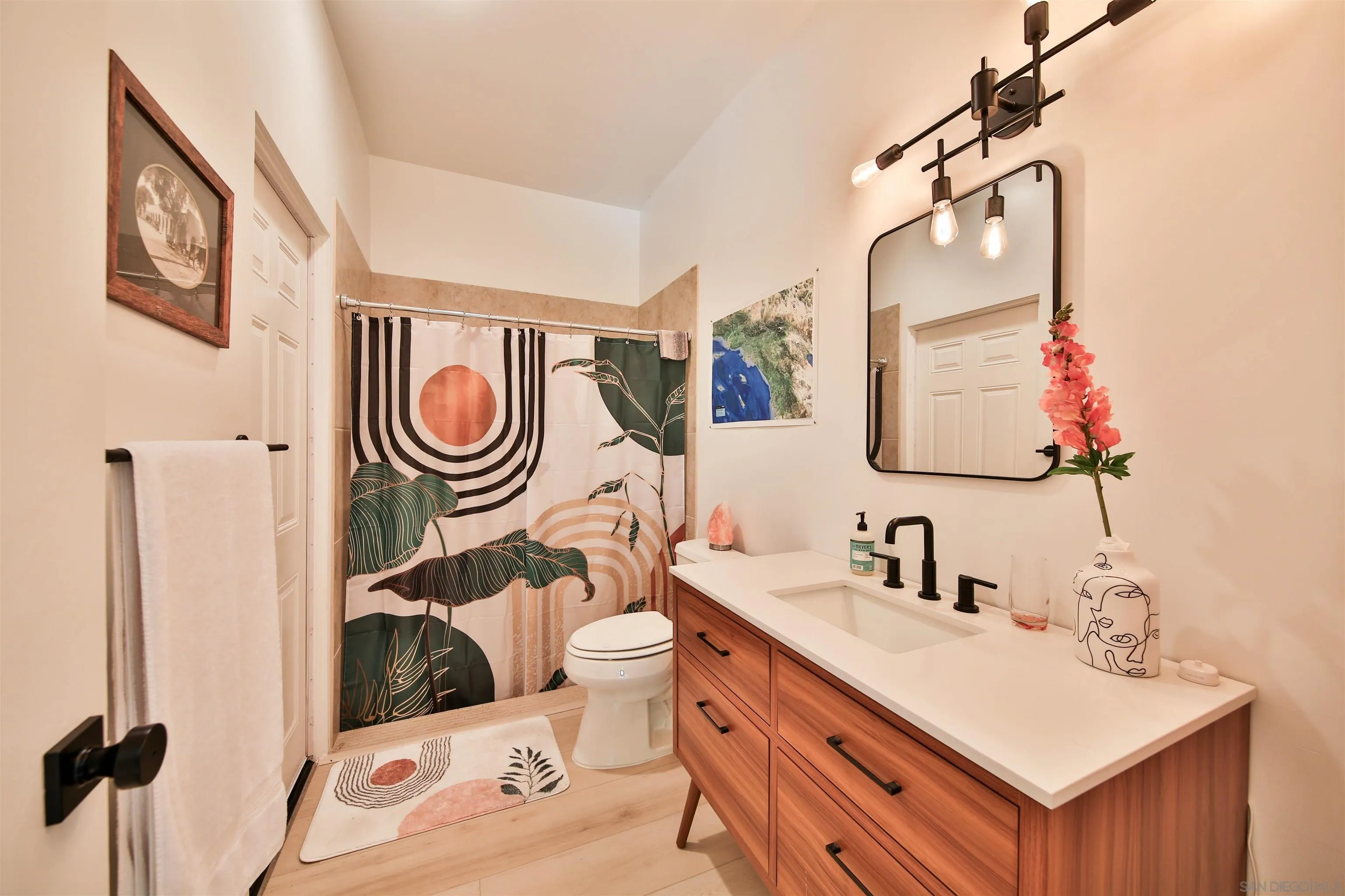 https://cdn.realtyfeed.com/cdn/127/260014345/af6bab1fb0d10f21cb9e44995890f356.webp
