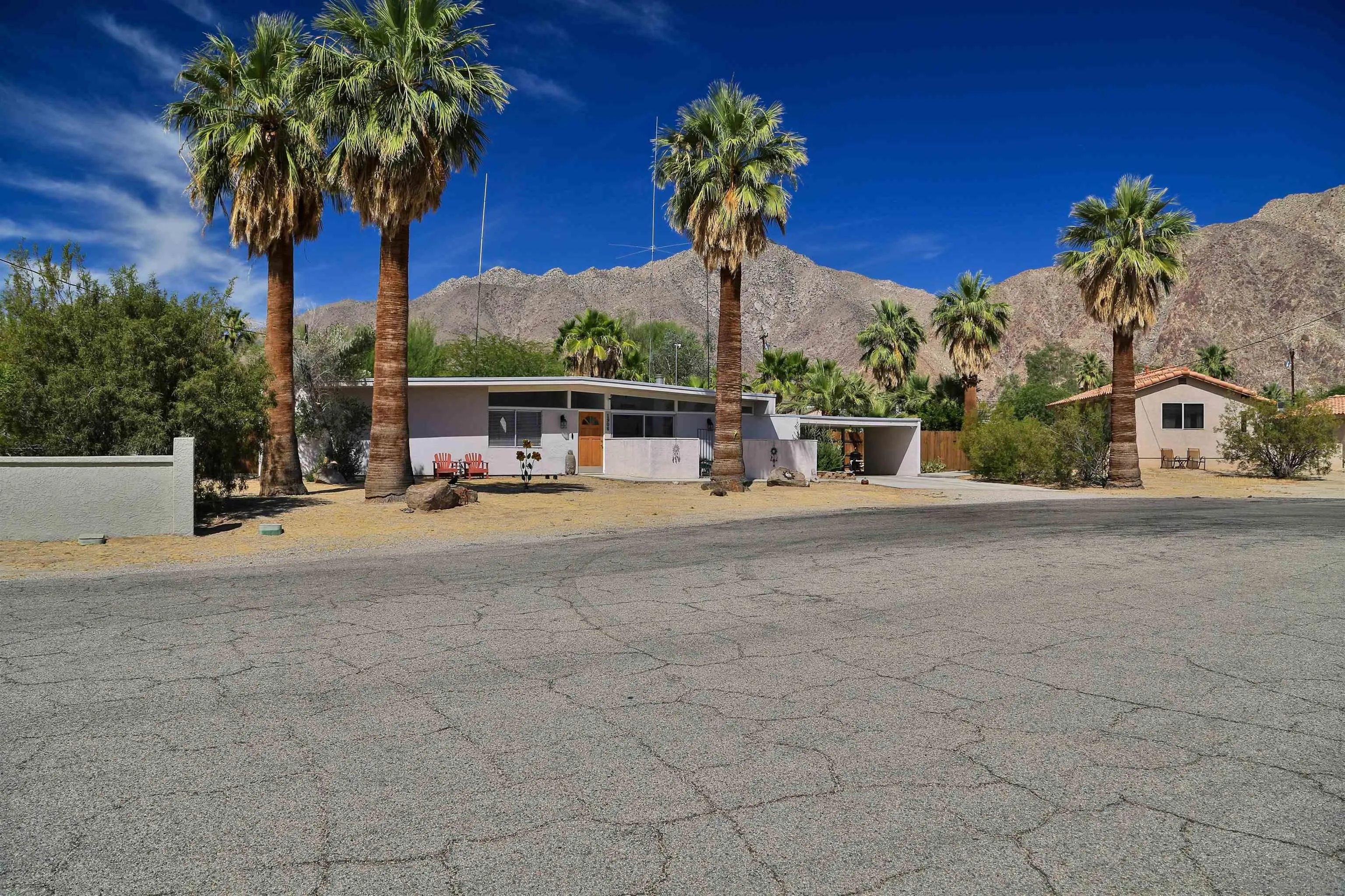 https://cdn.realtyfeed.com/cdn/127/260014345/c2627307c17c224d5a78e1b0d983423c.webp
