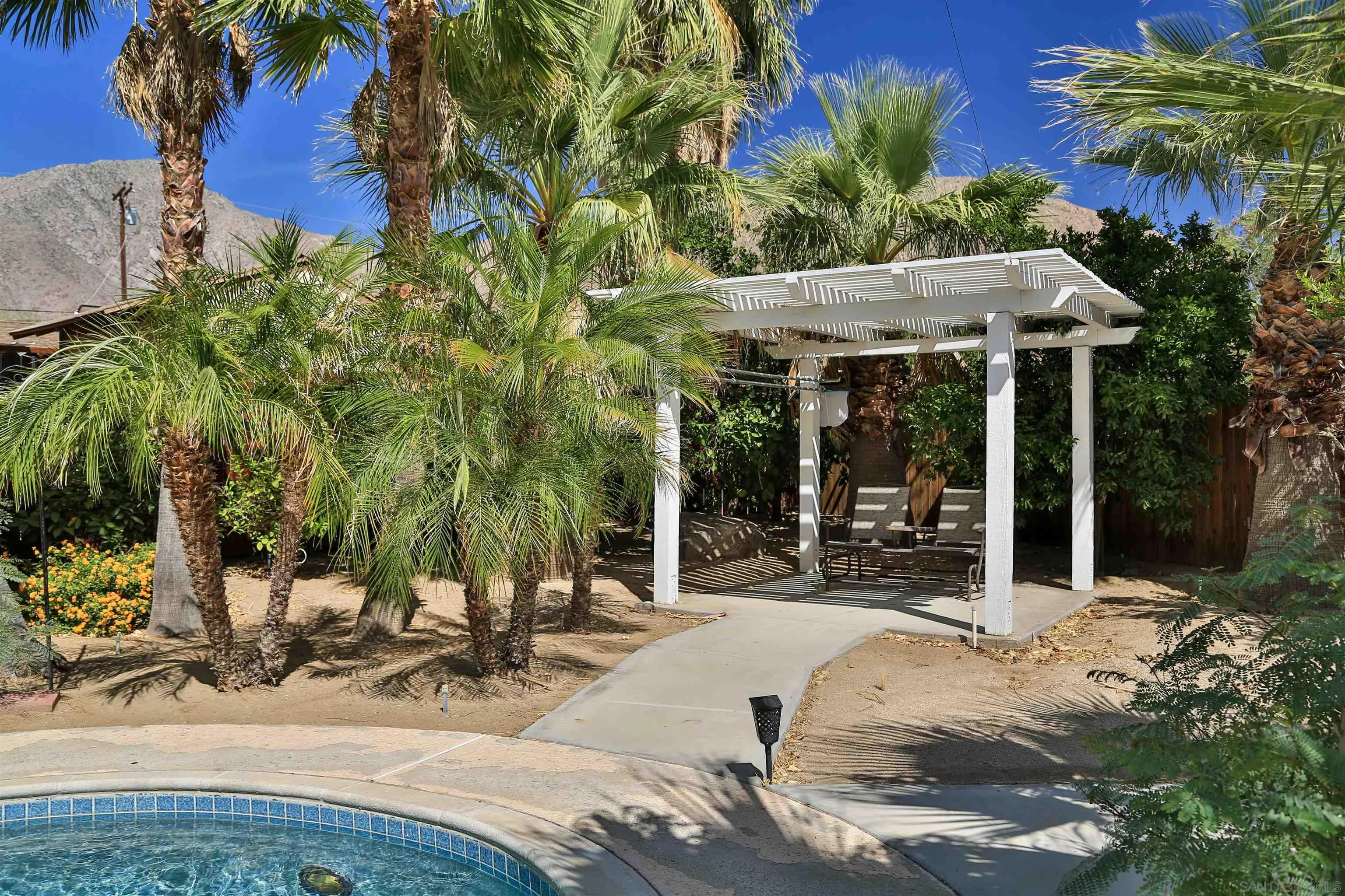 https://cdn.realtyfeed.com/cdn/127/260014345/fee1014fc20d0cd3b48a8c429894080e.webp