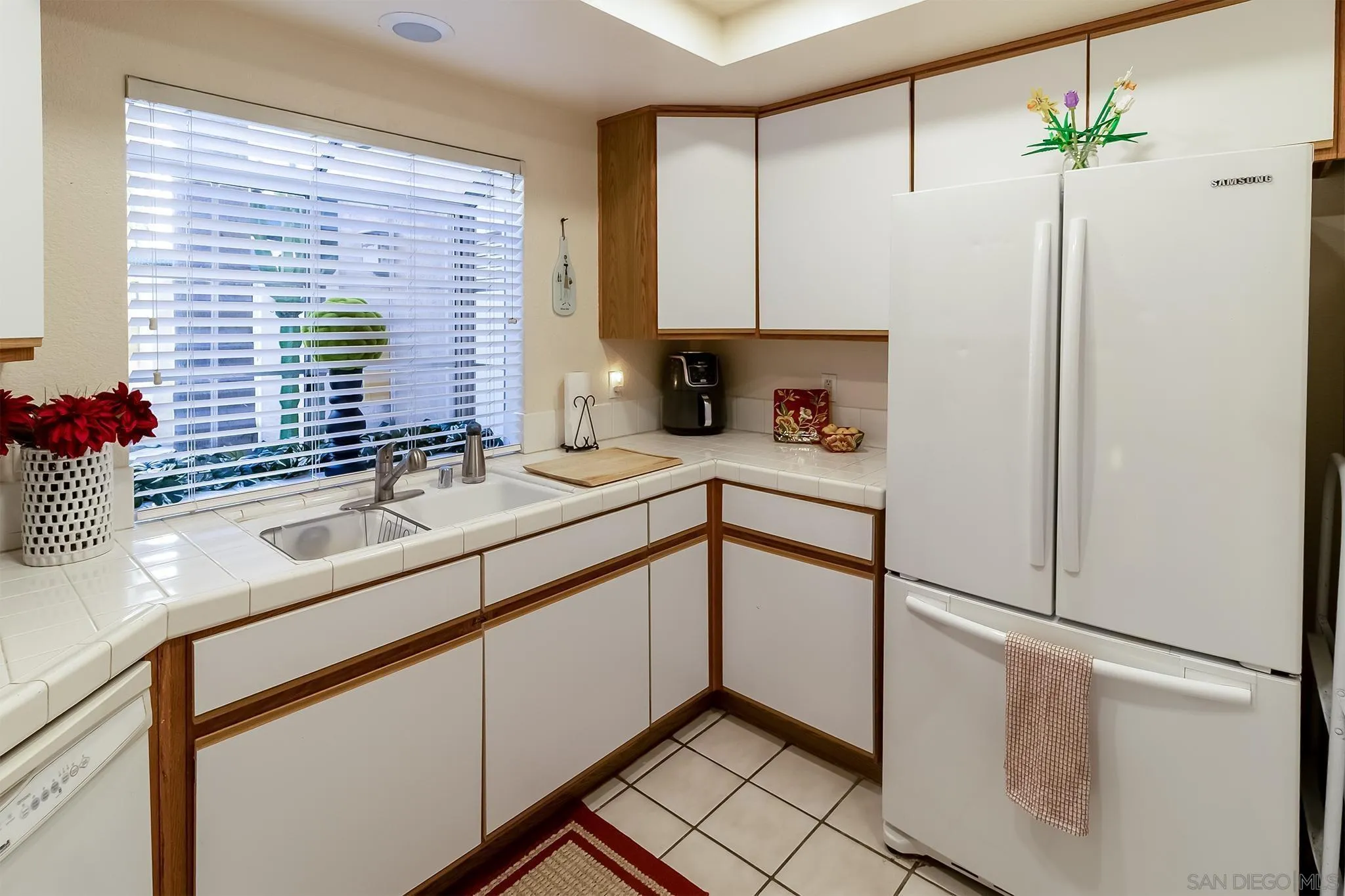https://cdn.realtyfeed.com/cdn/127/260014346/082133799dd8272b37498150bee3ff9a.webp