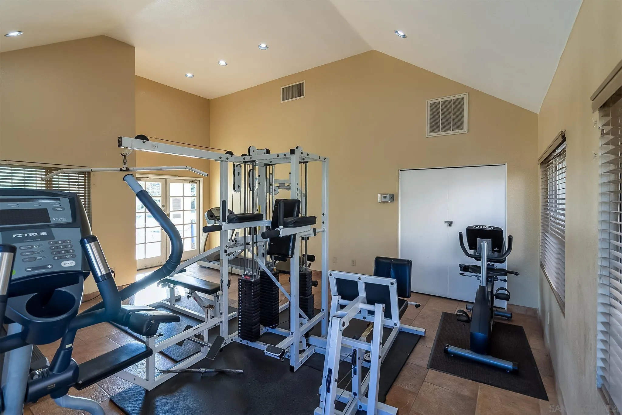 https://cdn.realtyfeed.com/cdn/127/260014346/6bac60470e2a66df9b01ed582bfa3676.webp
