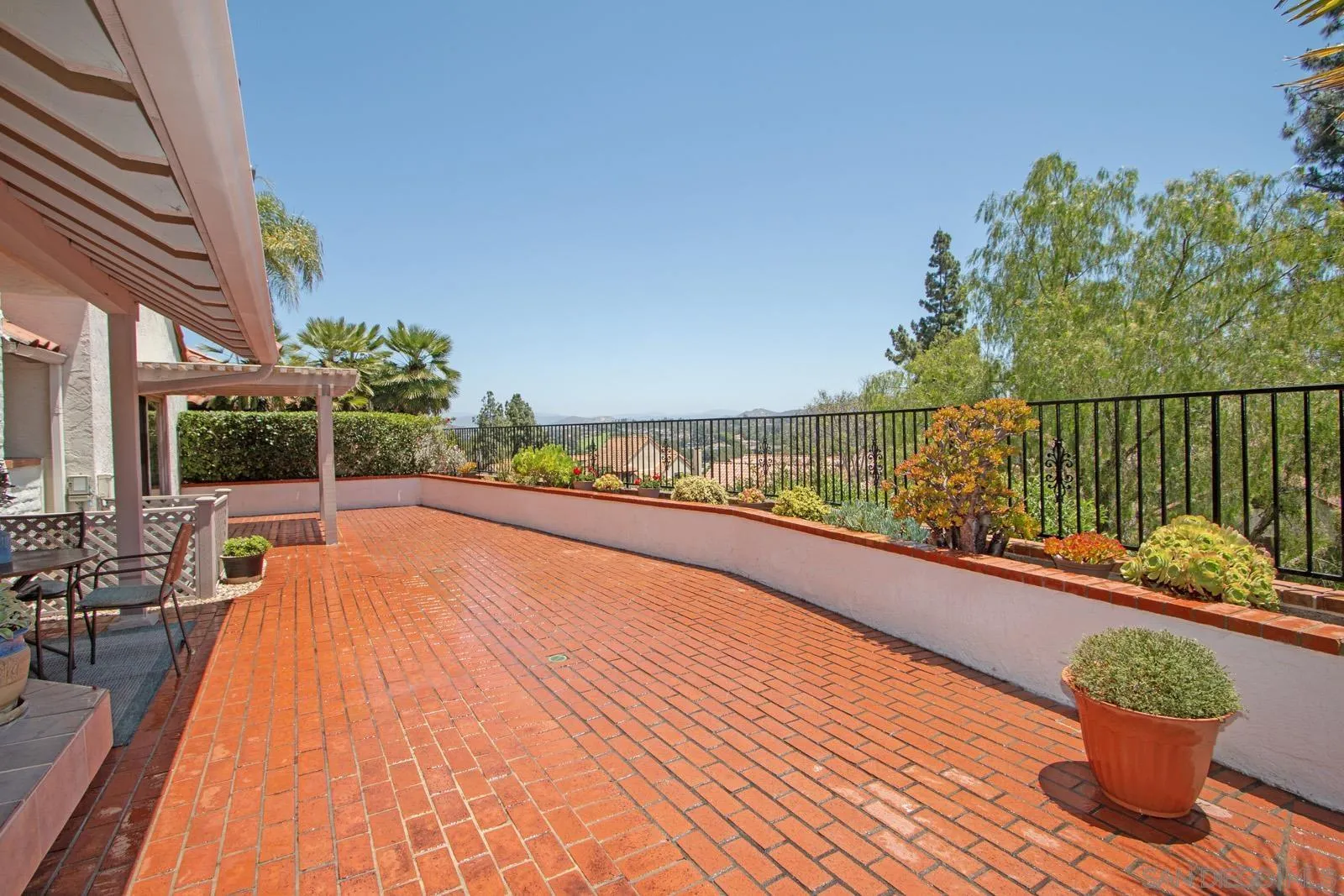https://cdn.realtyfeed.com/cdn/127/260014350/2a3e2004c43348e19c3cc74b4c5689a3.webp