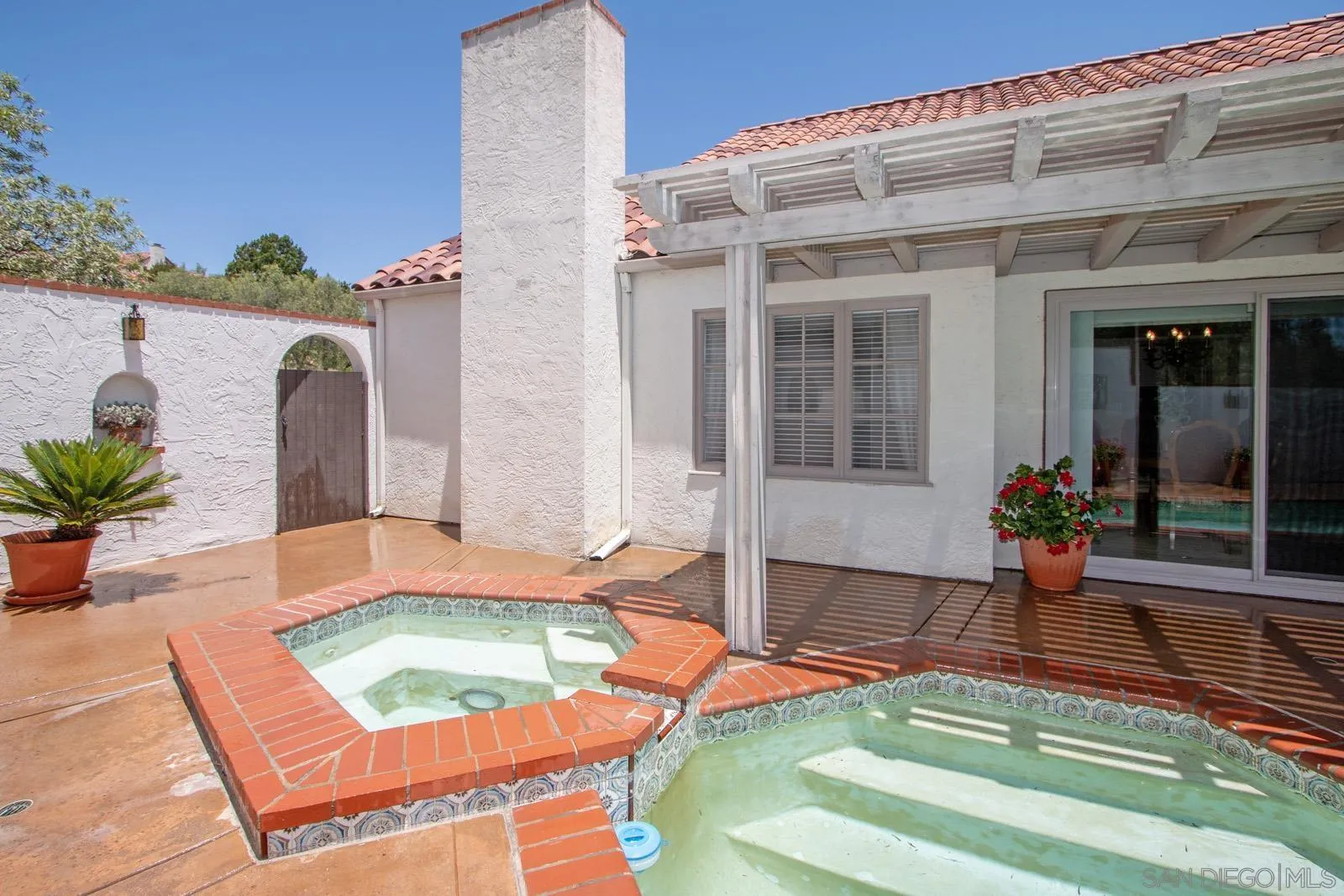 https://cdn.realtyfeed.com/cdn/127/260014350/2c7f7bd7a0f0cc2776f5ceb6b21a359e.webp