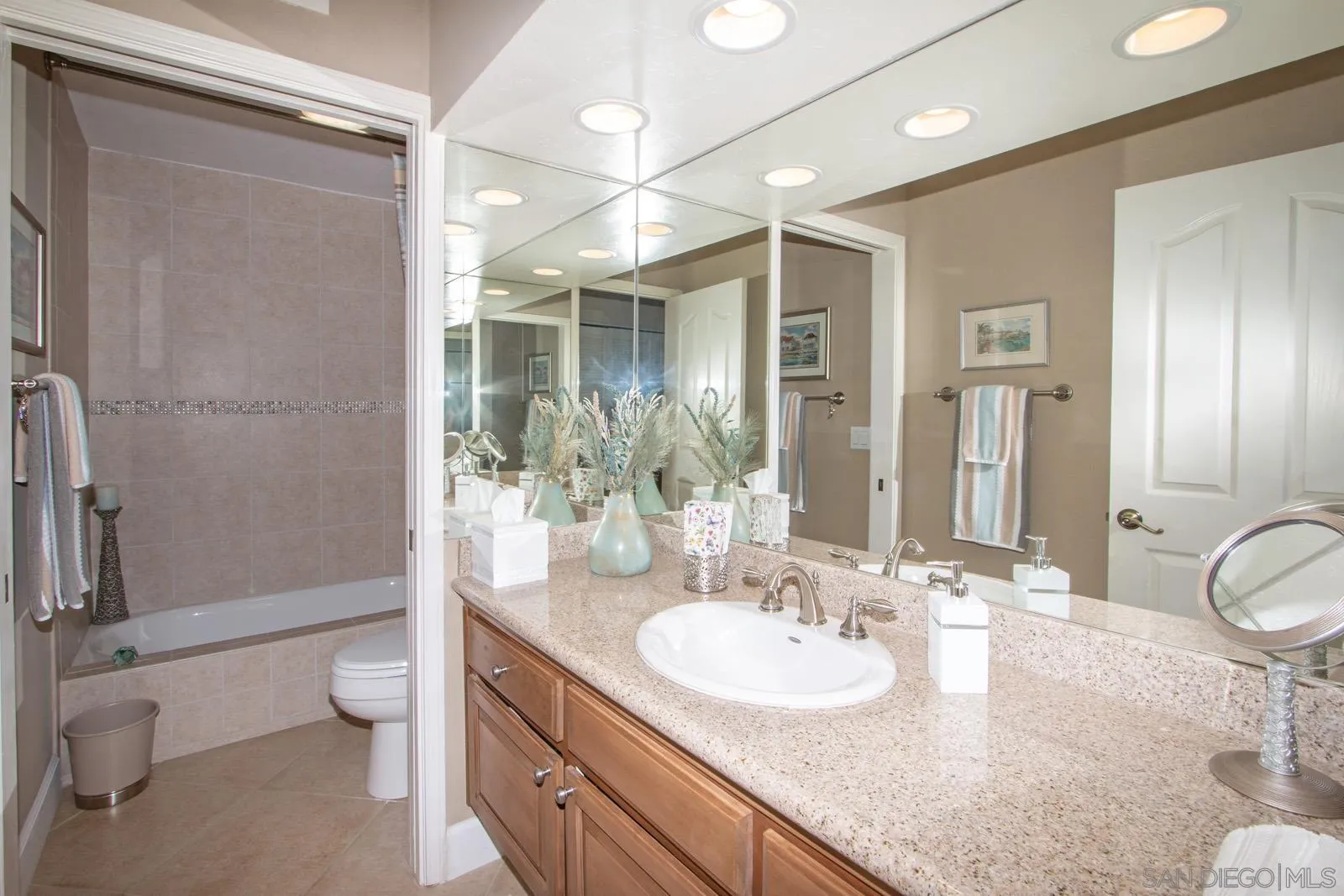 https://cdn.realtyfeed.com/cdn/127/260014350/538252f23237926a238beab03ebd4123.webp
