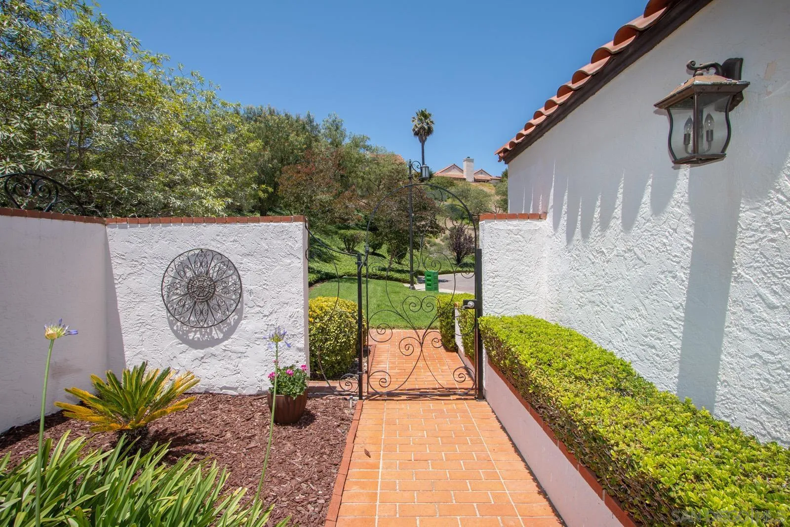 https://cdn.realtyfeed.com/cdn/127/260014350/572558f90d59c4e9a6ceb898875fdb40.webp
