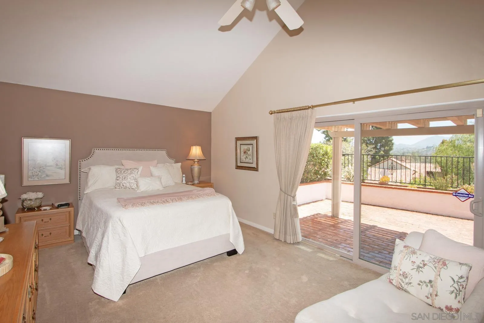 https://cdn.realtyfeed.com/cdn/127/260014350/9e9dd1b352a37a68c5013c18853d25c7.webp