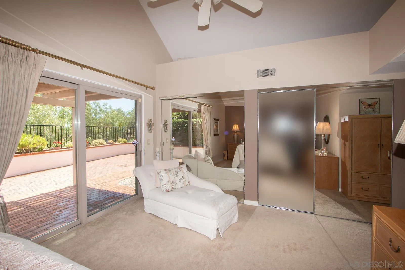 https://cdn.realtyfeed.com/cdn/127/260014350/e9323eb14af4055bc31d2abedb7565ed.webp