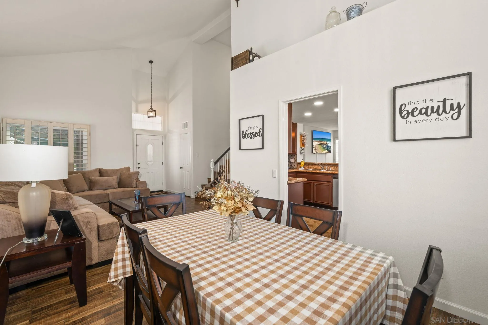 https://cdn.realtyfeed.com/cdn/127/260014352/4d5f50e1485dc71b3e06d2f8086712a6.webp