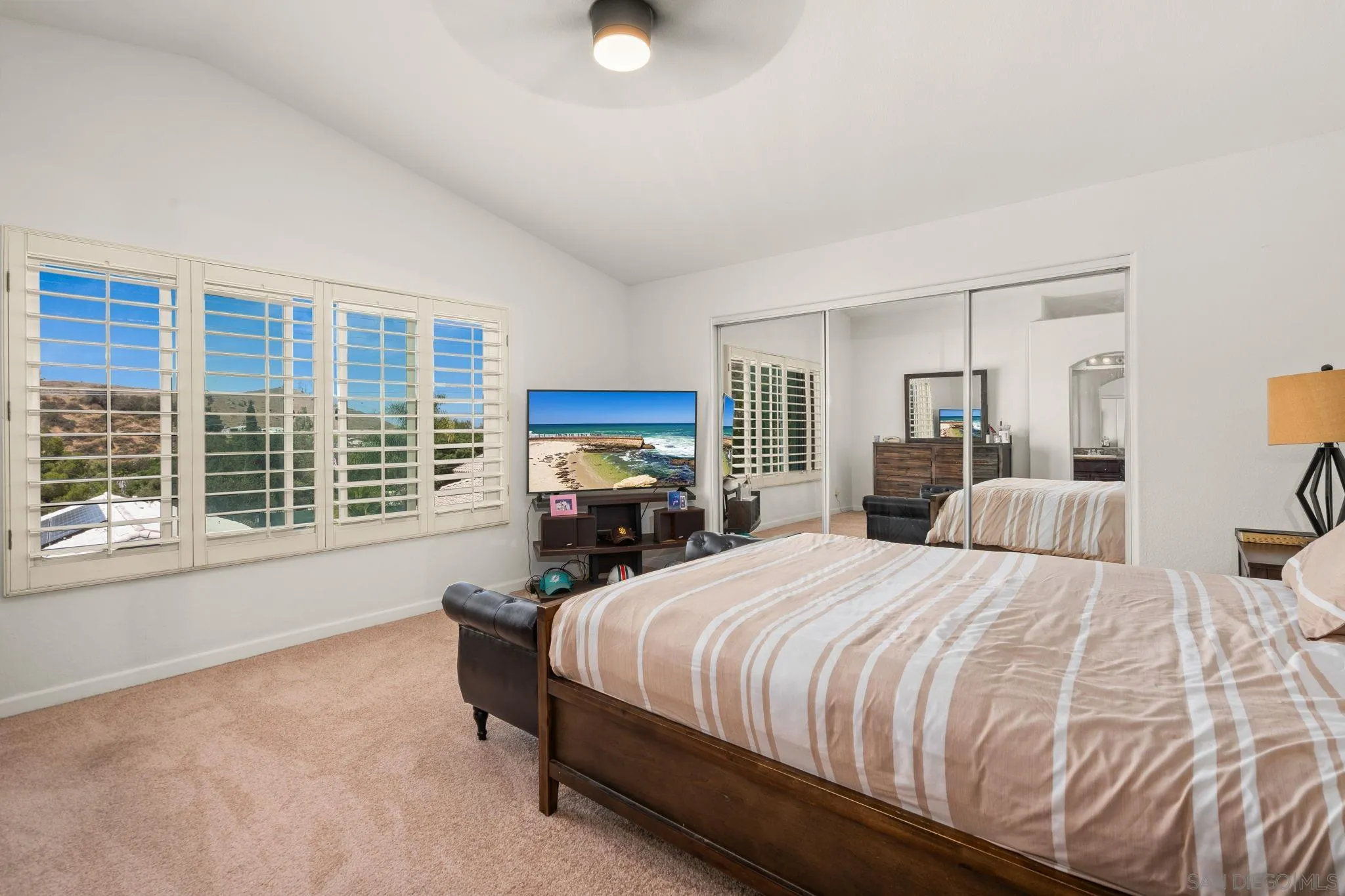 https://cdn.realtyfeed.com/cdn/127/260014352/649a32c0cc6dde7a4c4a19c14de29552.webp