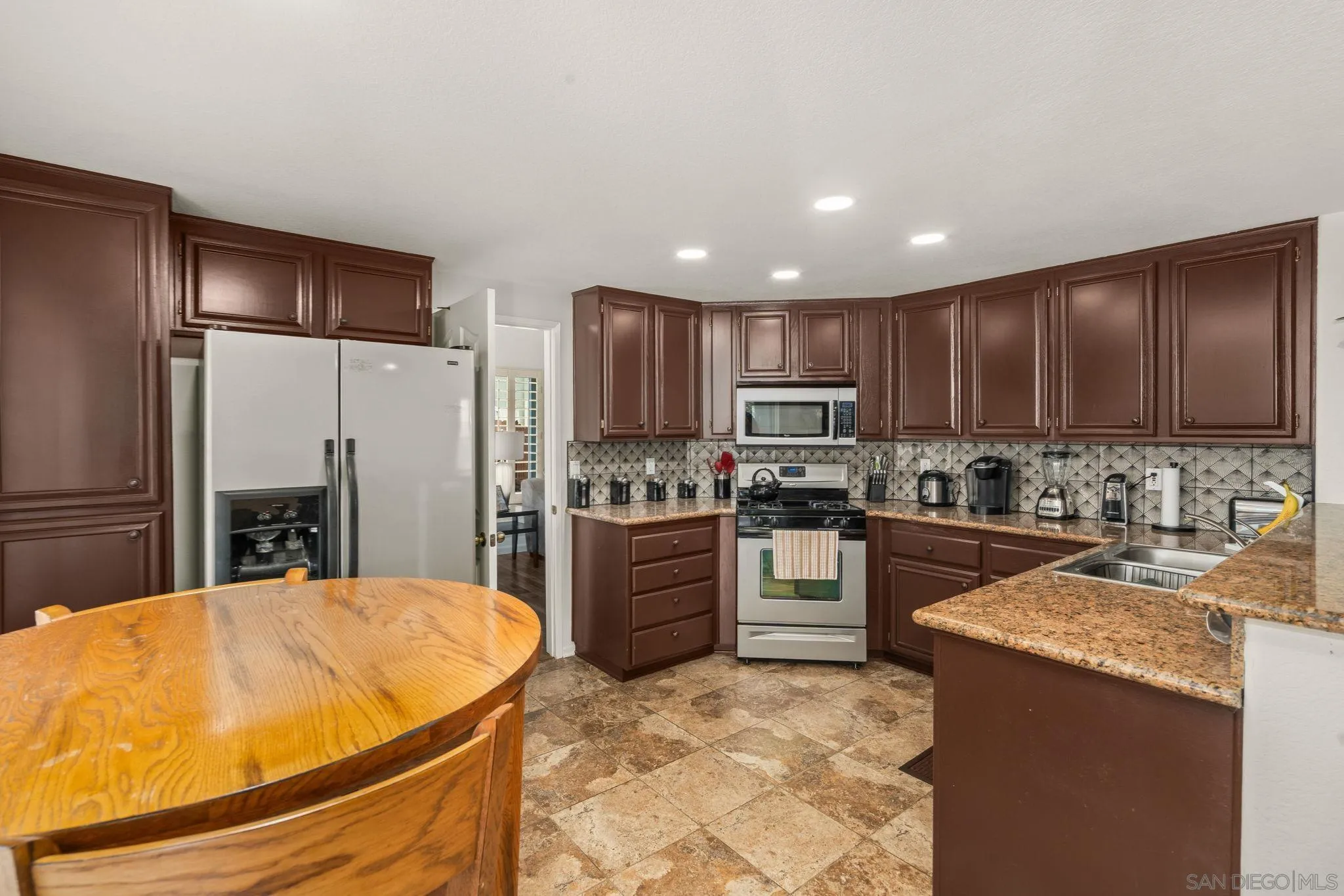 https://cdn.realtyfeed.com/cdn/127/260014352/b1e04a7bce003cd52cd1a34ecd0dab10.webp
