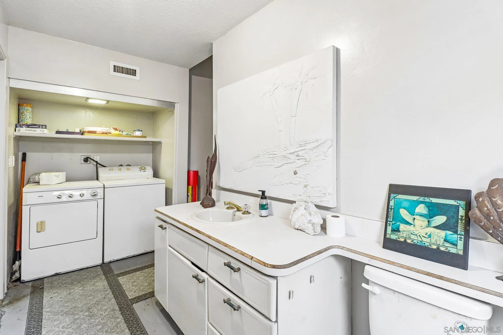 https://cdn.realtyfeed.com/cdn/127/260014354/afa03f2664b6ed3093cd65a5c9ac6d96.webp