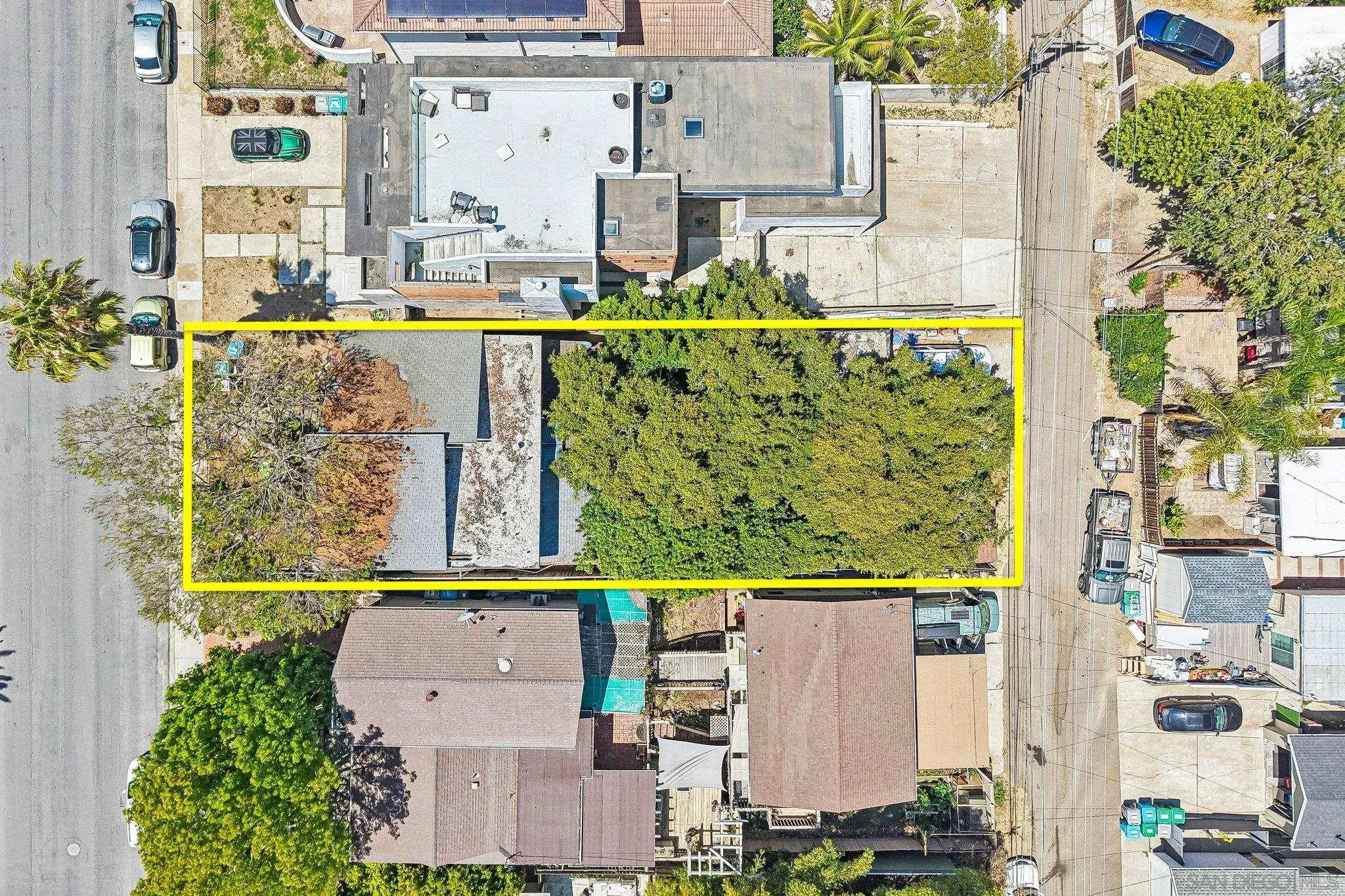 https://cdn.realtyfeed.com/cdn/127/260014354/cf04e43779a3d0213d81a736eacfdadb.webp