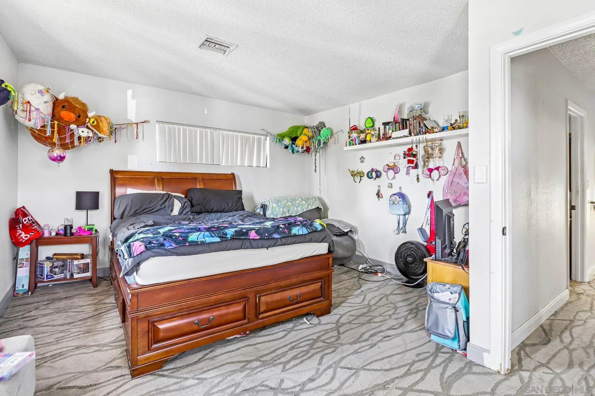 https://cdn.realtyfeed.com/cdn/127/260014354/f240f5fc9b8e7c94823fef77e8c421c8.webp