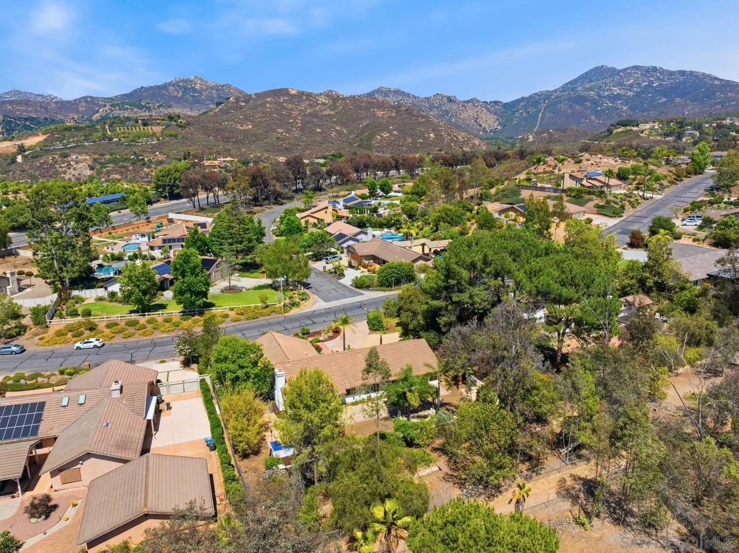 https://cdn.realtyfeed.com/cdn/127/260014355/0c89bc0ec8c68e090ef47db4eedd6b06.webp