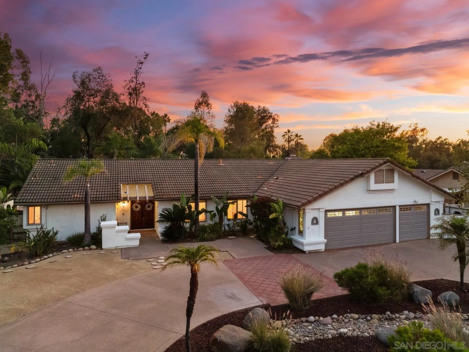 https://cdn.realtyfeed.com/cdn/127/260014355/101d32b7689d2288589b1d53fe87c2e8.webp