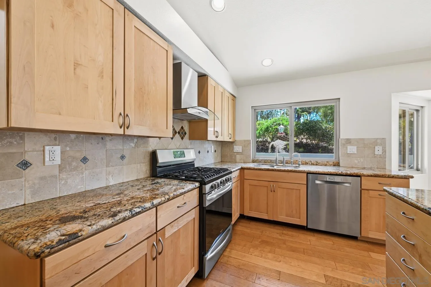 https://cdn.realtyfeed.com/cdn/127/260014355/4088985aff9ae73cbd16b6974ad5df0e.webp