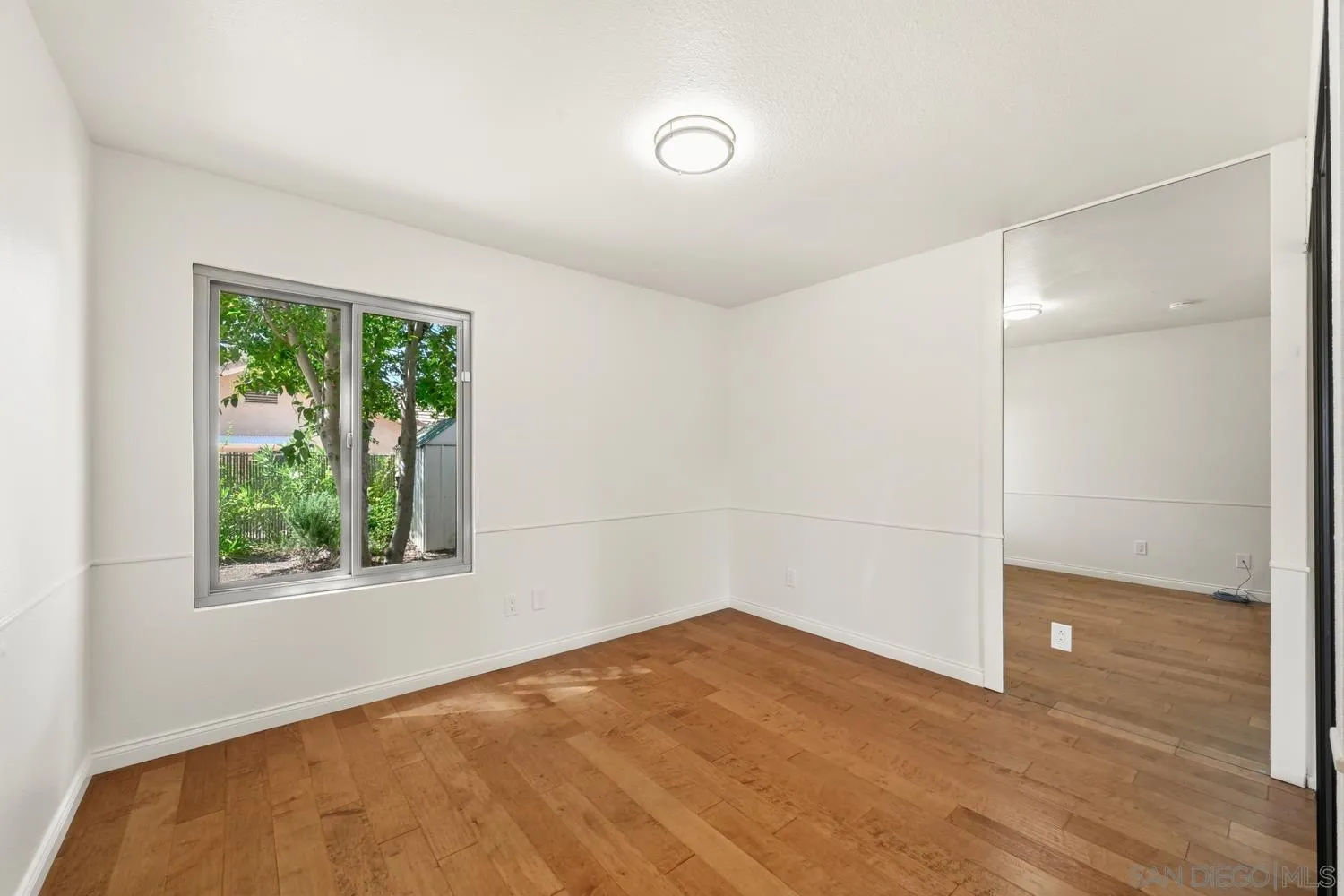 https://cdn.realtyfeed.com/cdn/127/260014355/98f6df40854845622b2fc5805eec5fb1.webp