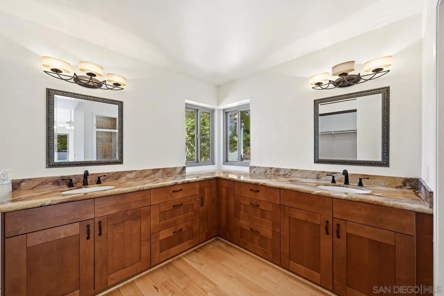 https://cdn.realtyfeed.com/cdn/127/260014355/b09feb4cfeb2d4400b48d8d6a40ed336.webp
