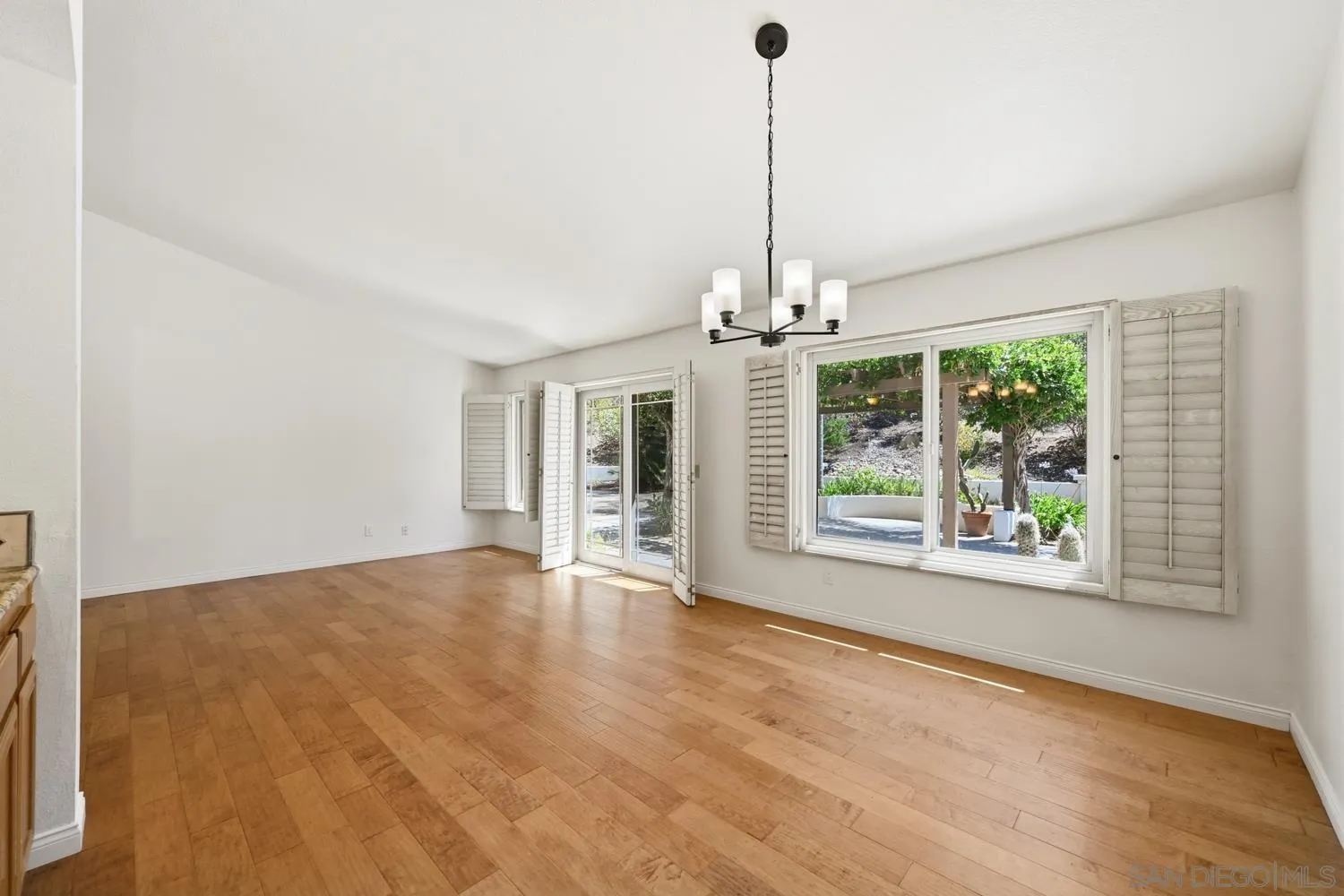 https://cdn.realtyfeed.com/cdn/127/260014355/bf8957797b8f125a0c0af53c52347d61.webp