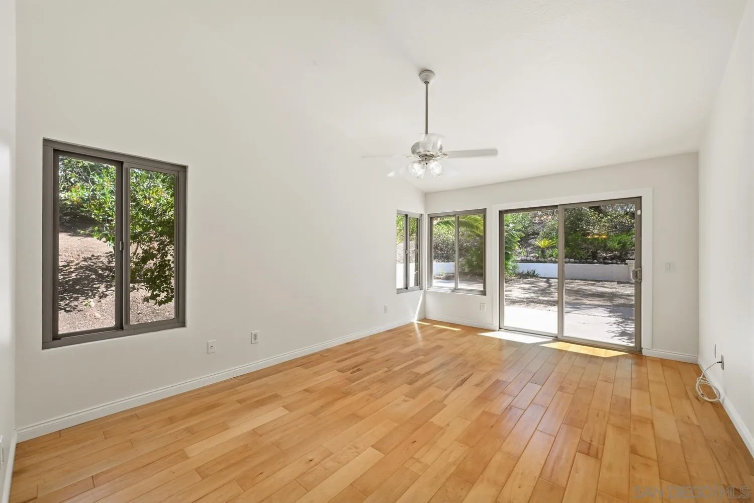 https://cdn.realtyfeed.com/cdn/127/260014355/c9d6783c4c76f73eccb4c0e31fbed062.webp