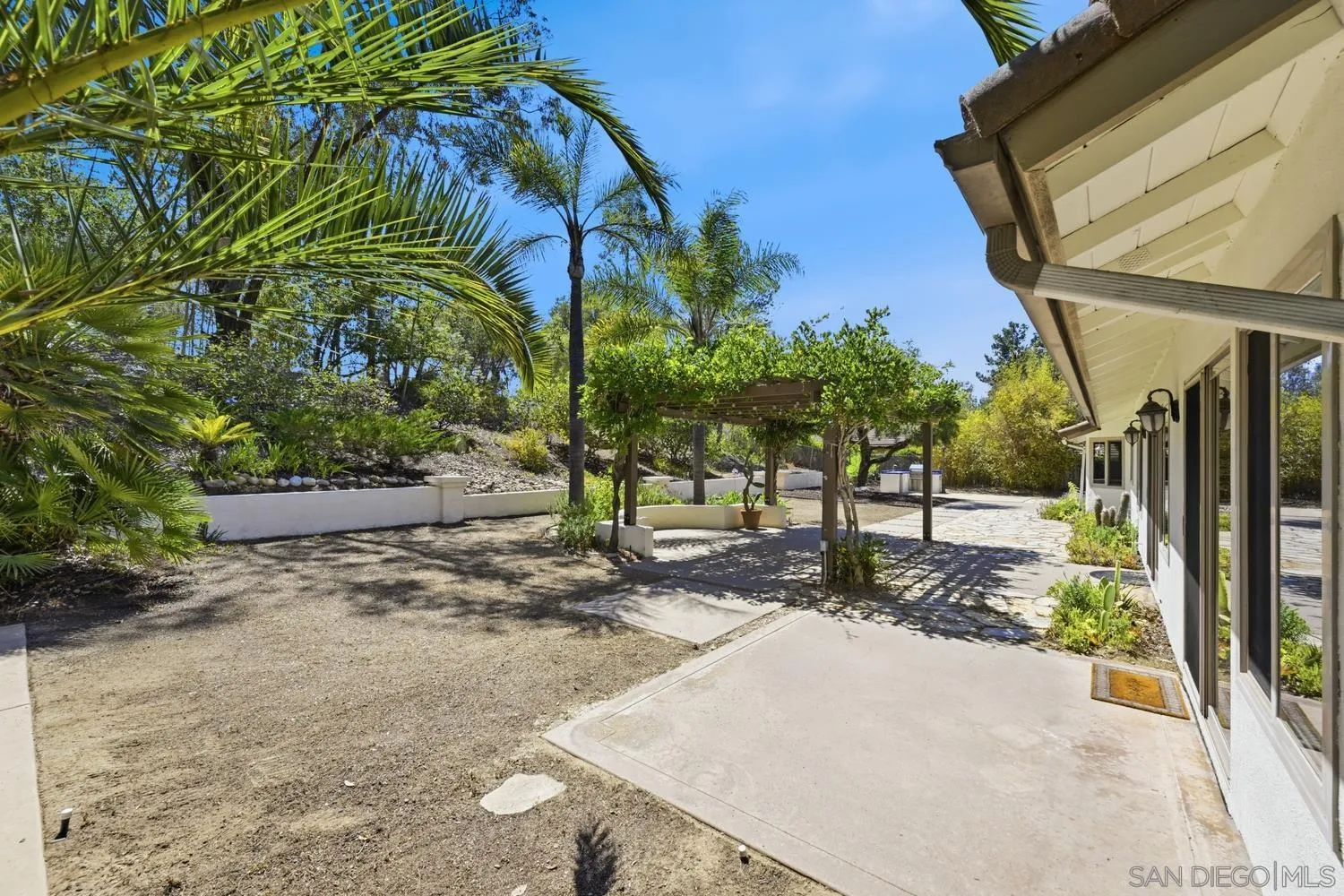 https://cdn.realtyfeed.com/cdn/127/260014355/dc773af470332d2044f1f60bed1c6239.webp