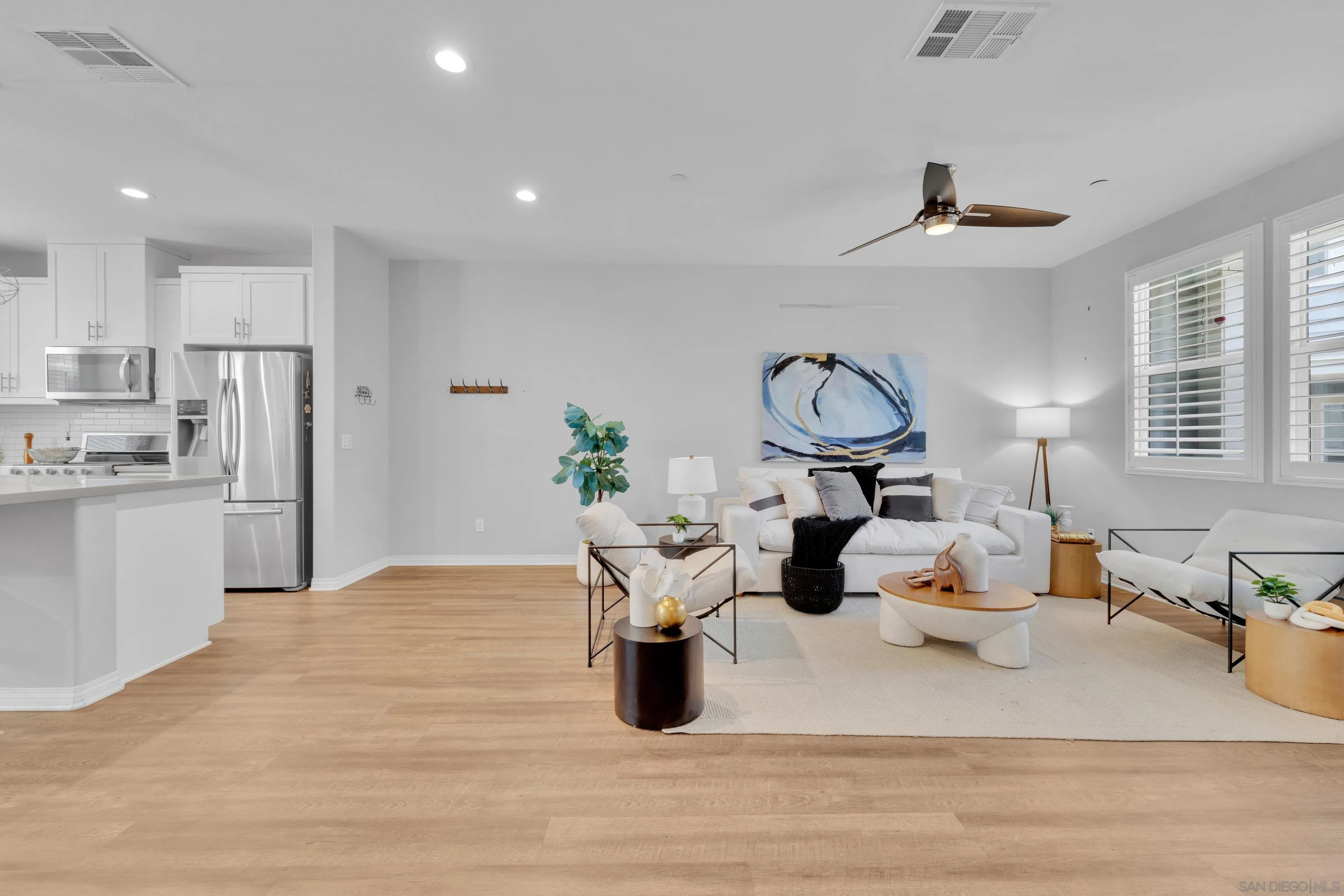 https://cdn.realtyfeed.com/cdn/127/260014357/1ffba30fb6e7dce04c1d998111d7ed14.webp