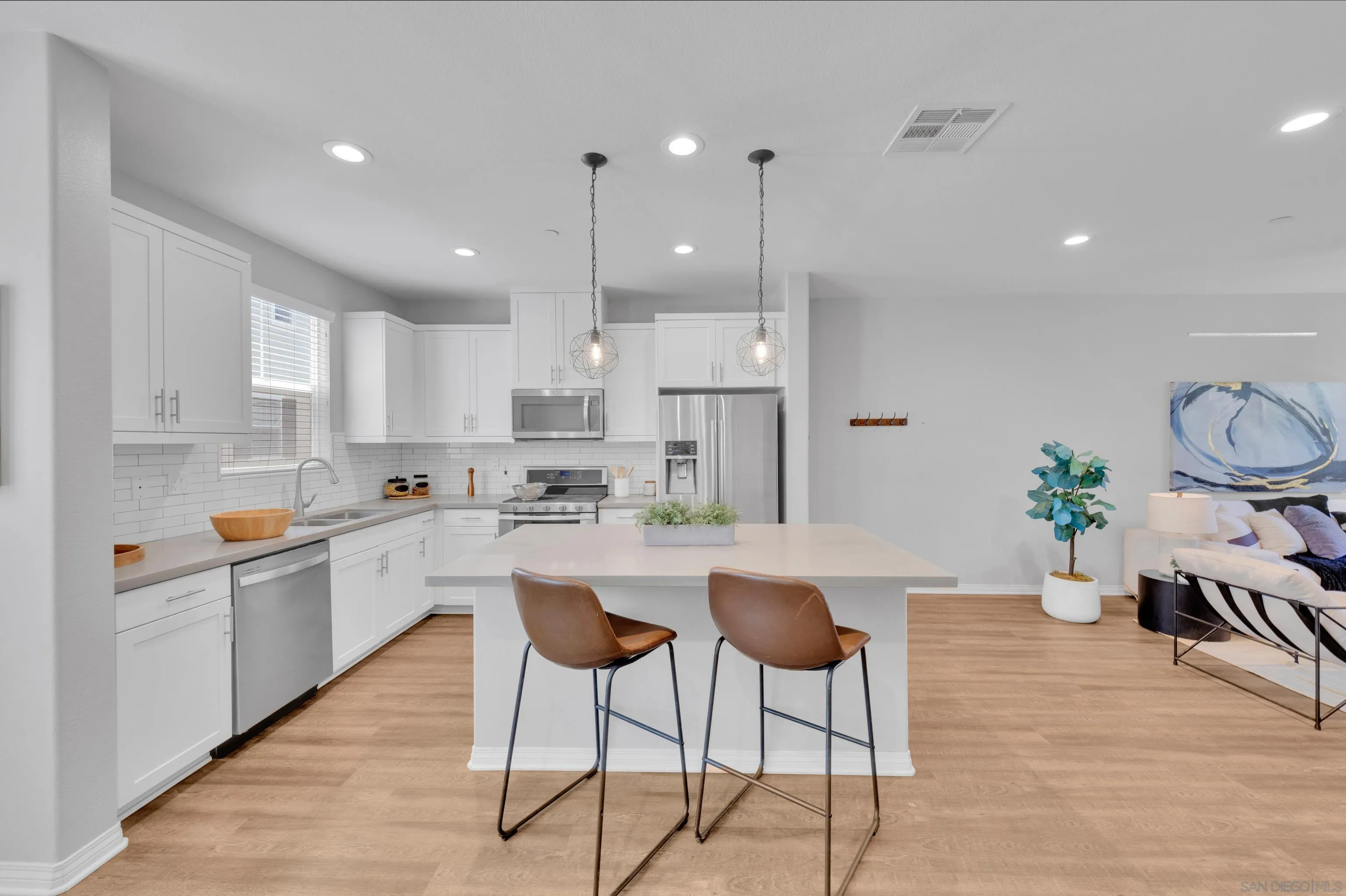 https://cdn.realtyfeed.com/cdn/127/260014357/337620fbae8b12c28cea0f11c3715862.webp
