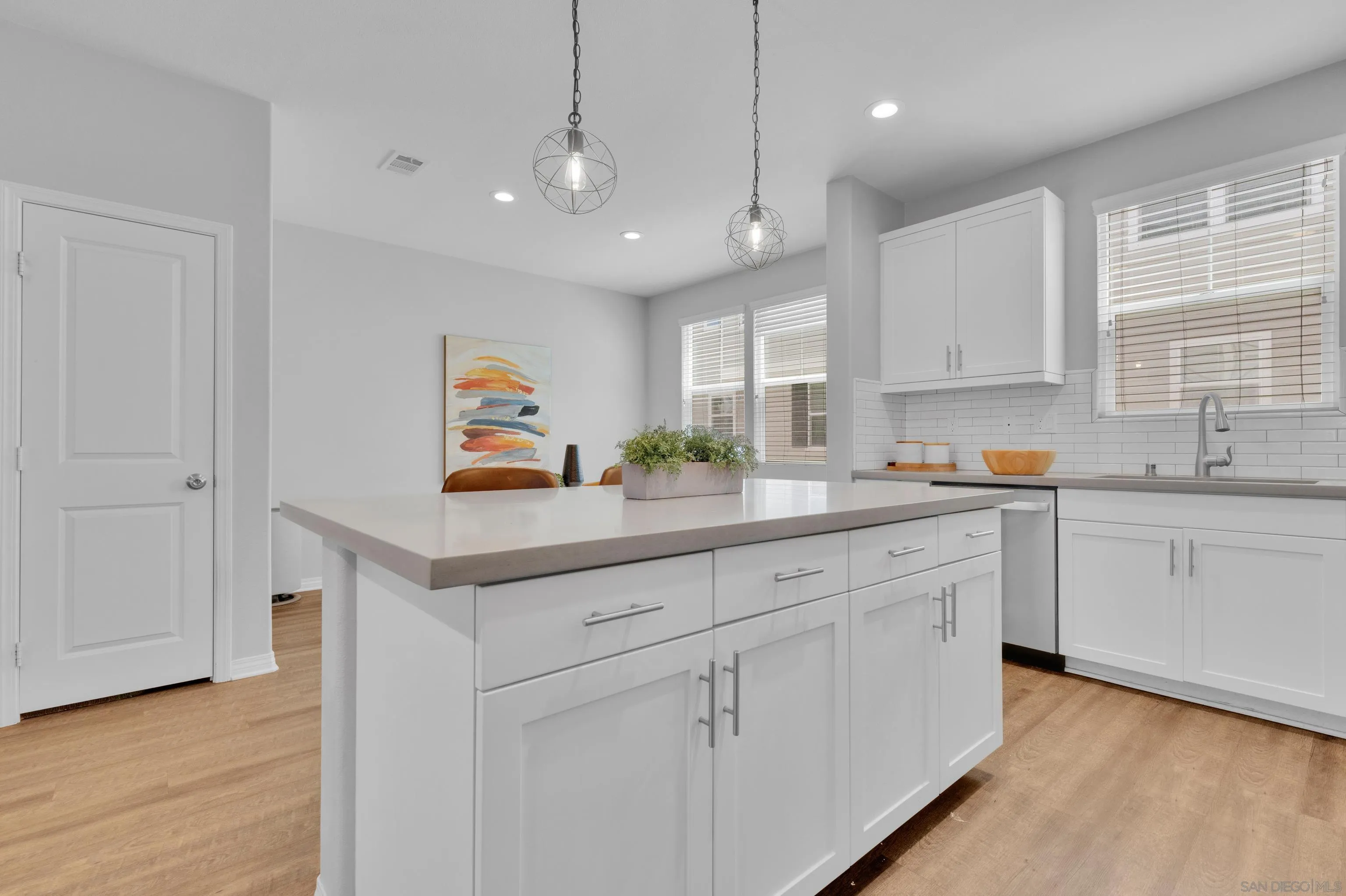https://cdn.realtyfeed.com/cdn/127/260014357/61b517a0892ca3d0472c05352e2f3d62.webp