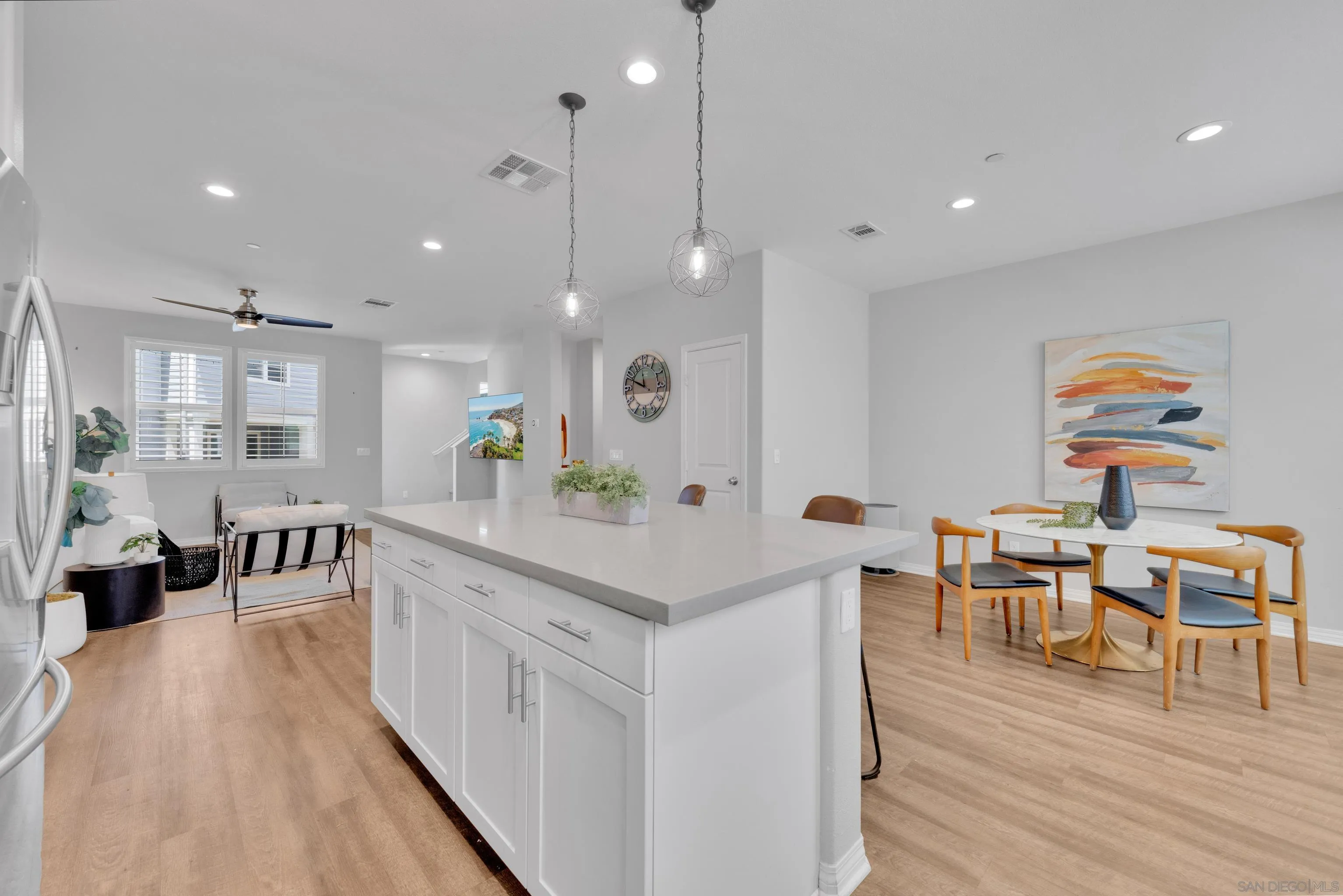 https://cdn.realtyfeed.com/cdn/127/260014357/a914d92ec79bb369e68456d63792c48e.webp