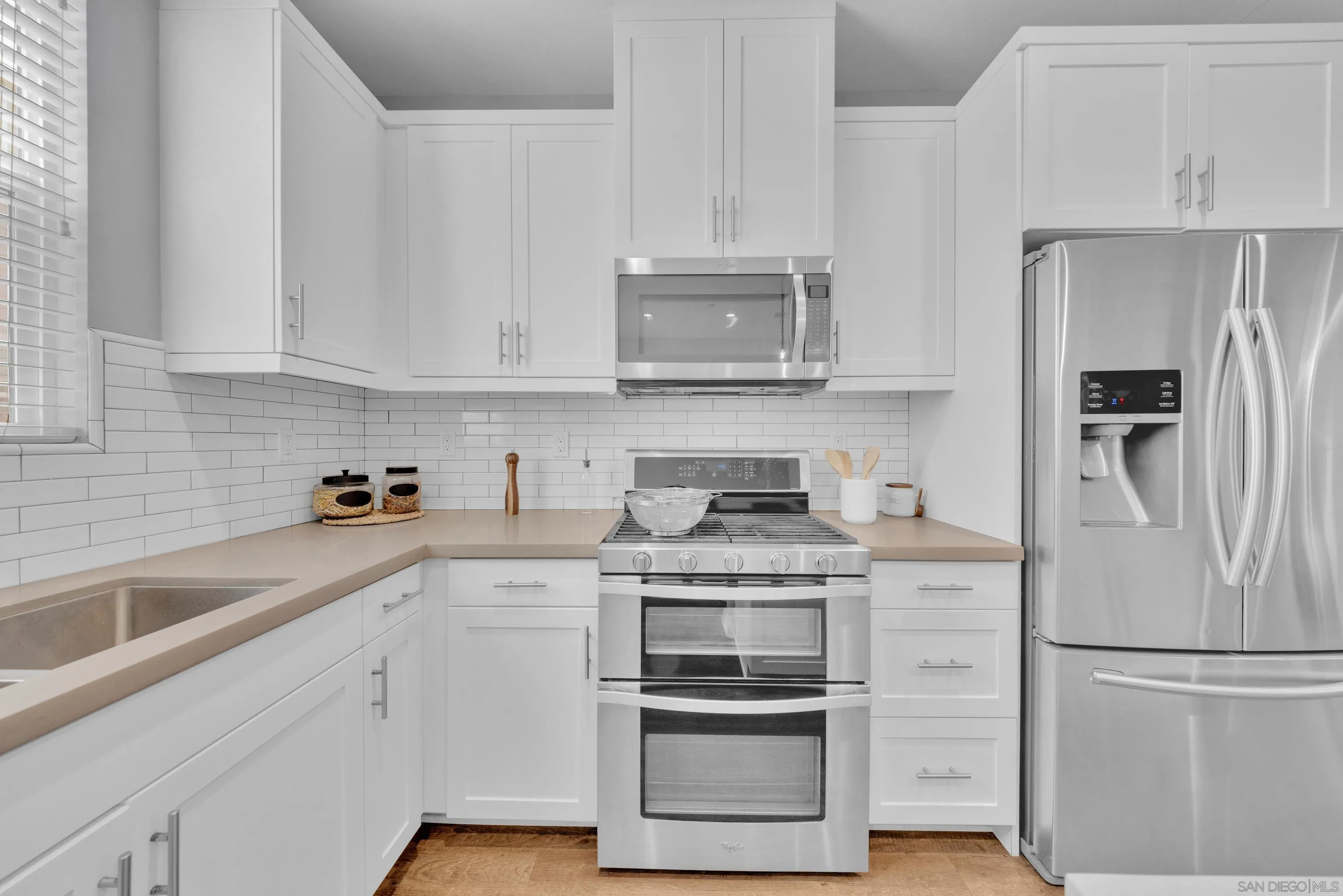 https://cdn.realtyfeed.com/cdn/127/260014357/ab6f7928b15d610d389aaedcab4152bb.webp
