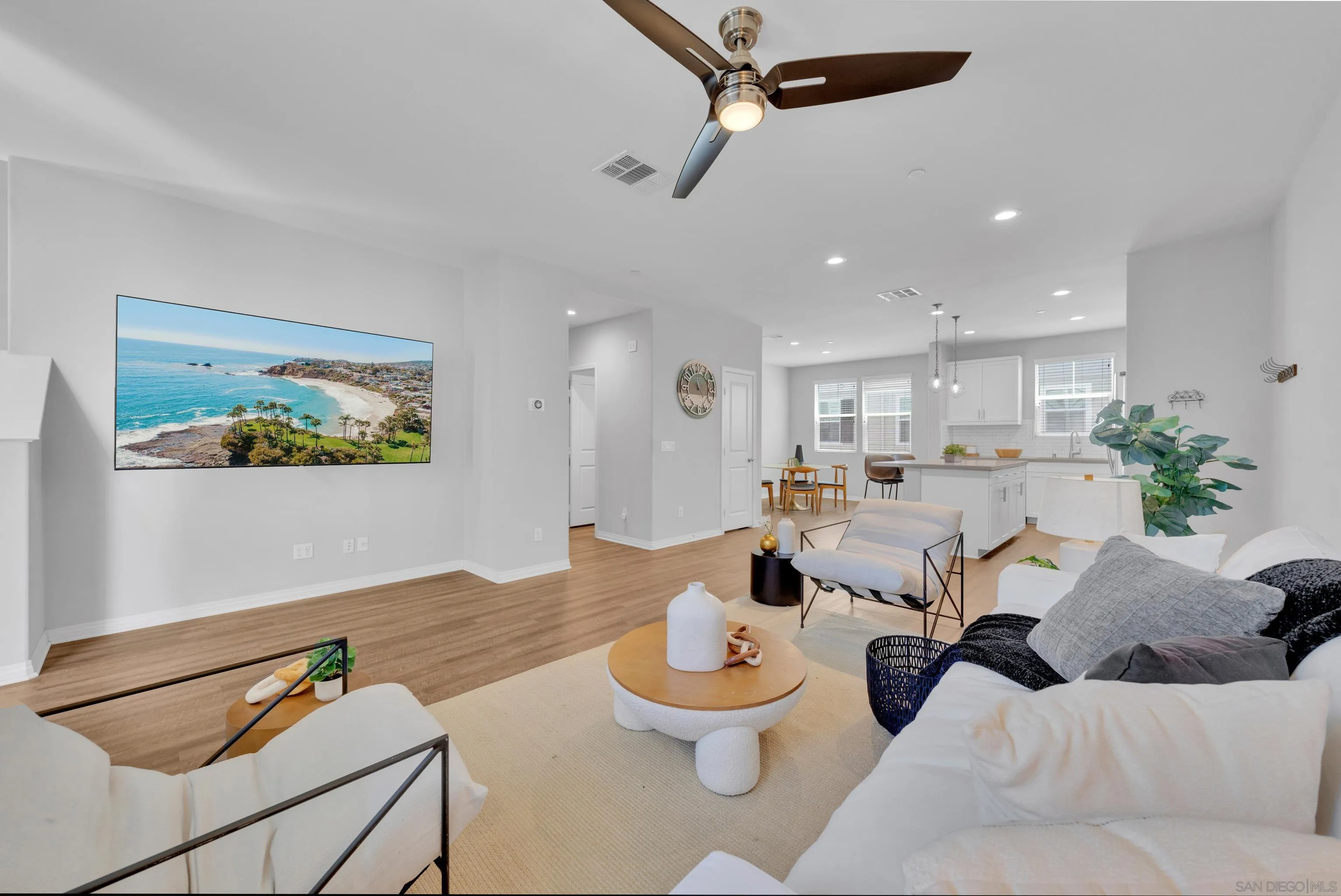https://cdn.realtyfeed.com/cdn/127/260014357/abe72ec526d0a81becf0d777e08854d9.webp