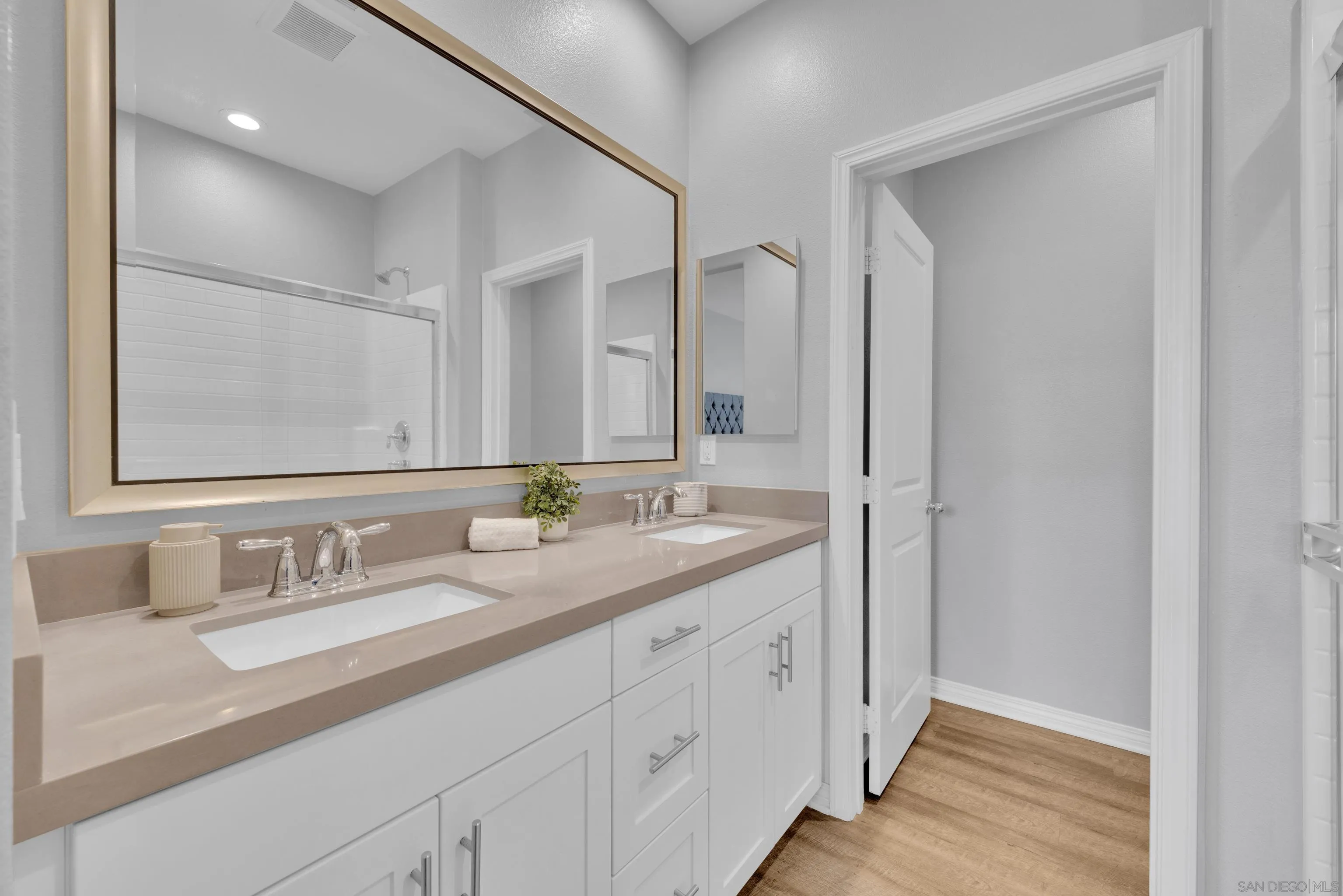 https://cdn.realtyfeed.com/cdn/127/260014357/dd3e00ec63f91b67e31261232f911a85.webp