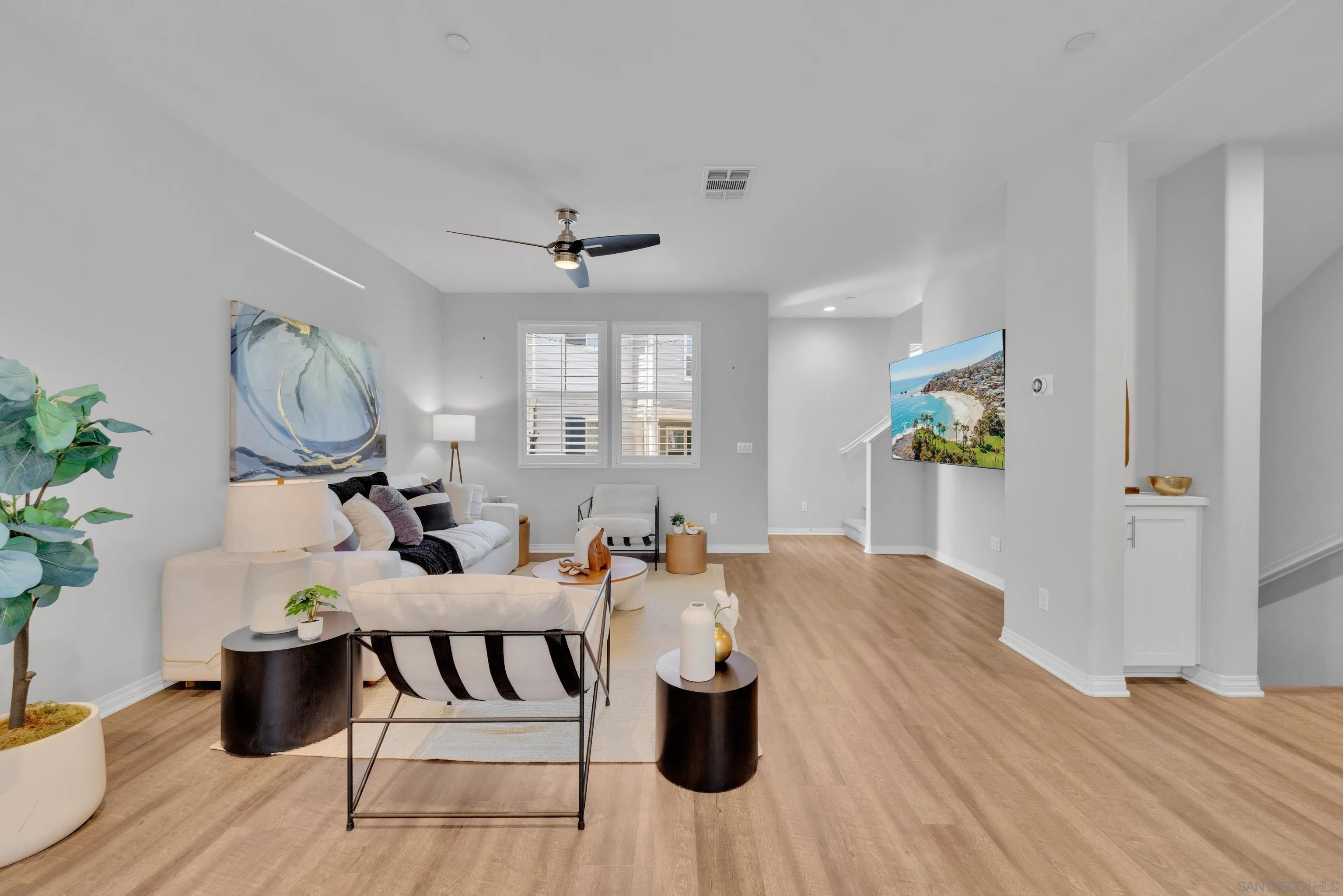 https://cdn.realtyfeed.com/cdn/127/260014357/e2c9f3b9527d158317d2e8365b97e18e.webp