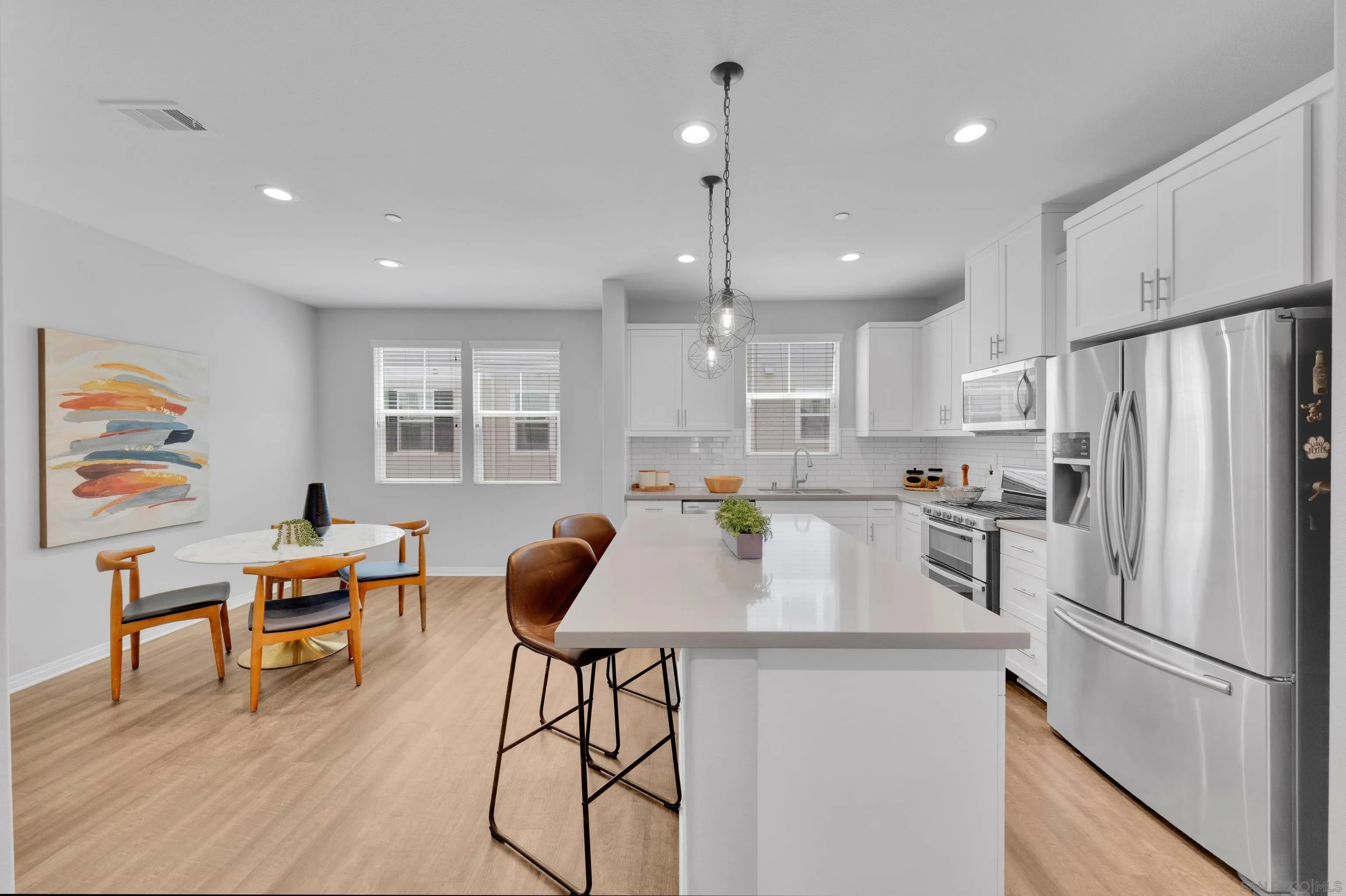 https://cdn.realtyfeed.com/cdn/127/260014357/e2f7db3c8e96833a34c8456402da4037.webp