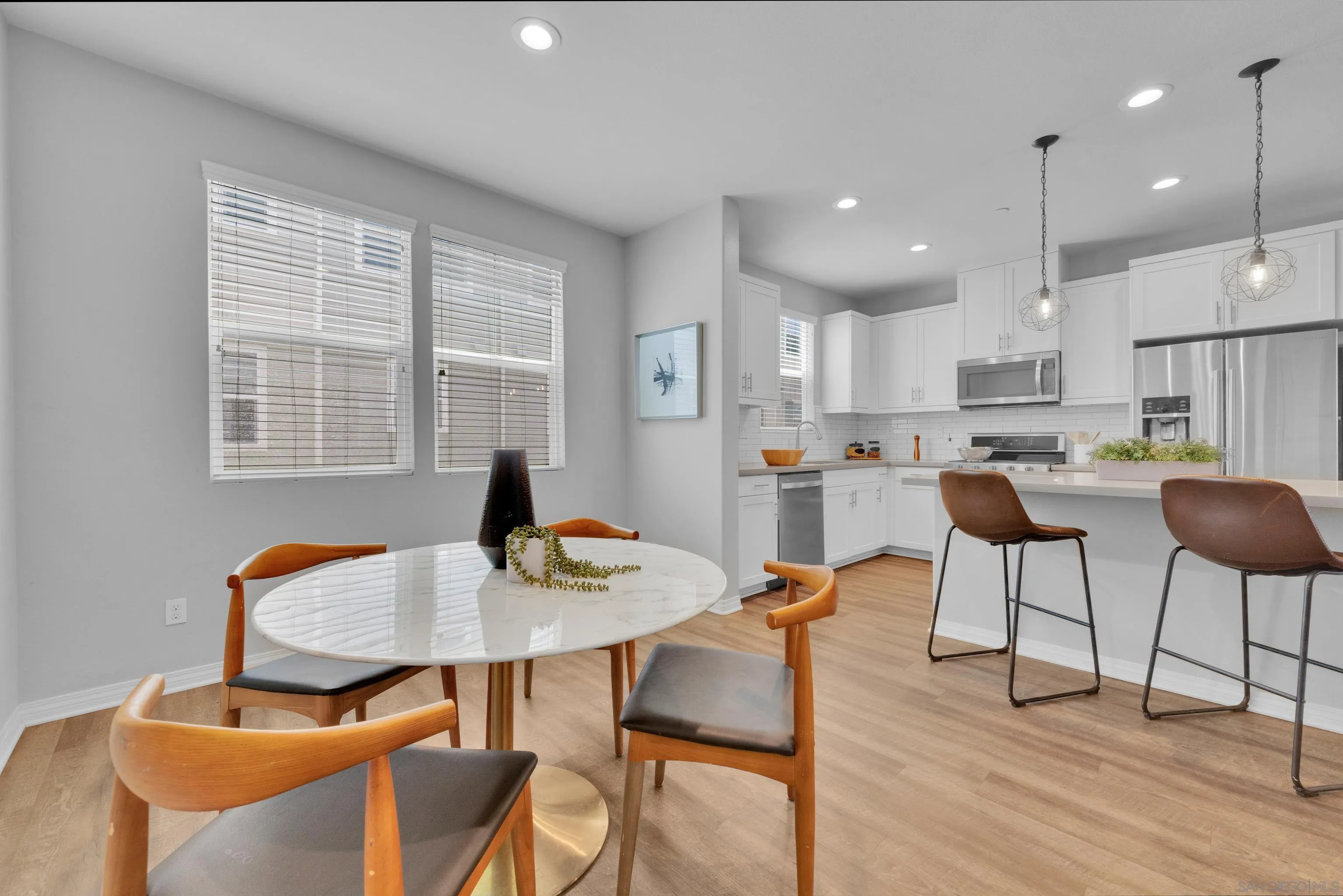 https://cdn.realtyfeed.com/cdn/127/260014357/e74752792dcc1b86357c17cd65c388a9.webp