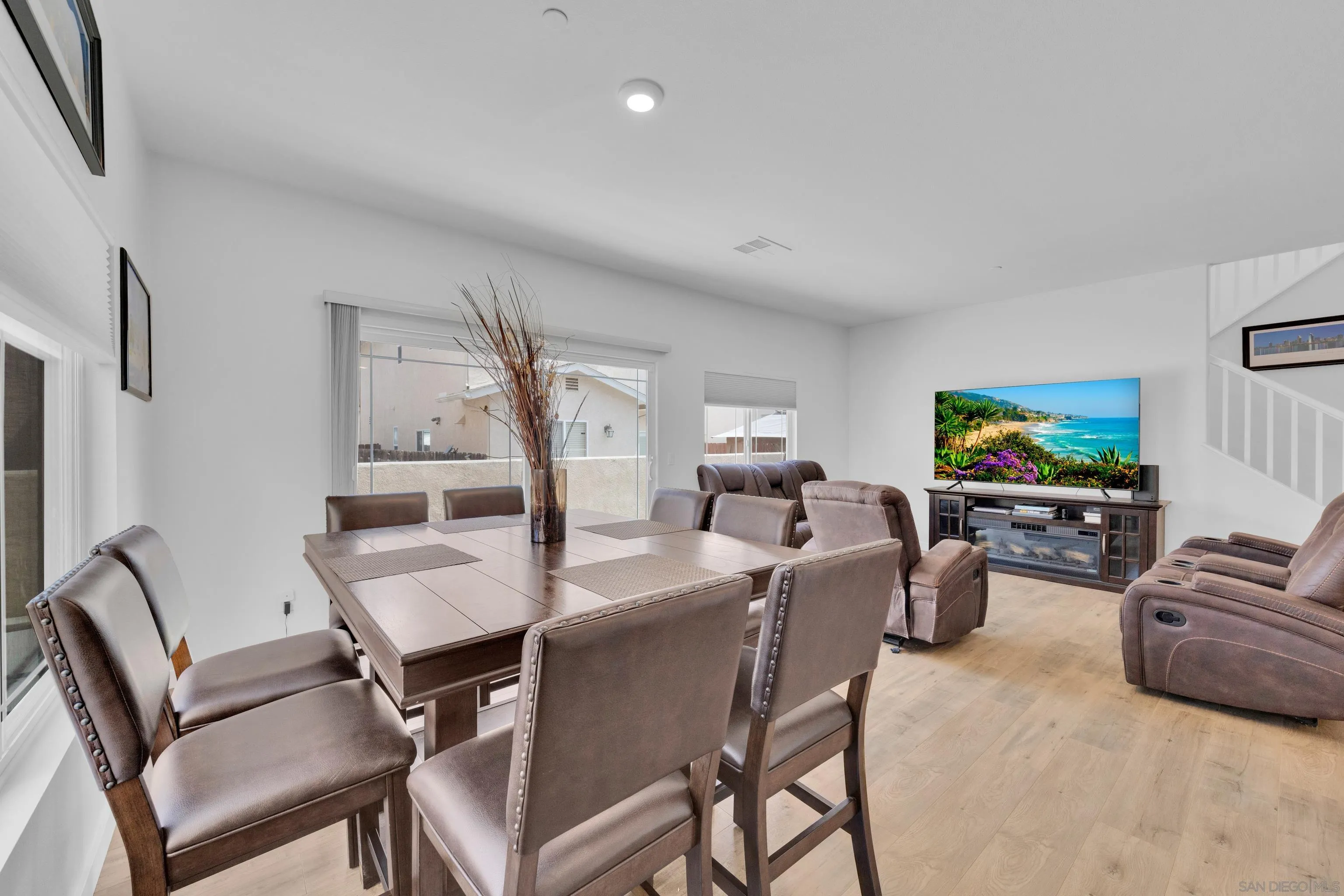 https://cdn.realtyfeed.com/cdn/127/260014358/0145ef5a582cf38945a912c9ac2adfa1.webp