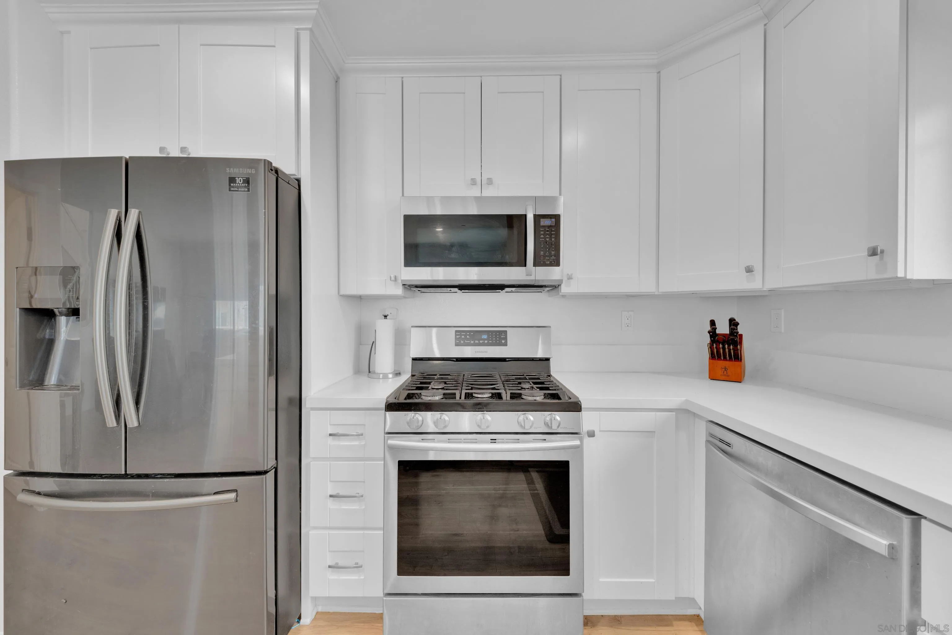 https://cdn.realtyfeed.com/cdn/127/260014358/3b21076f2c0708f7473cc876170448d5.webp