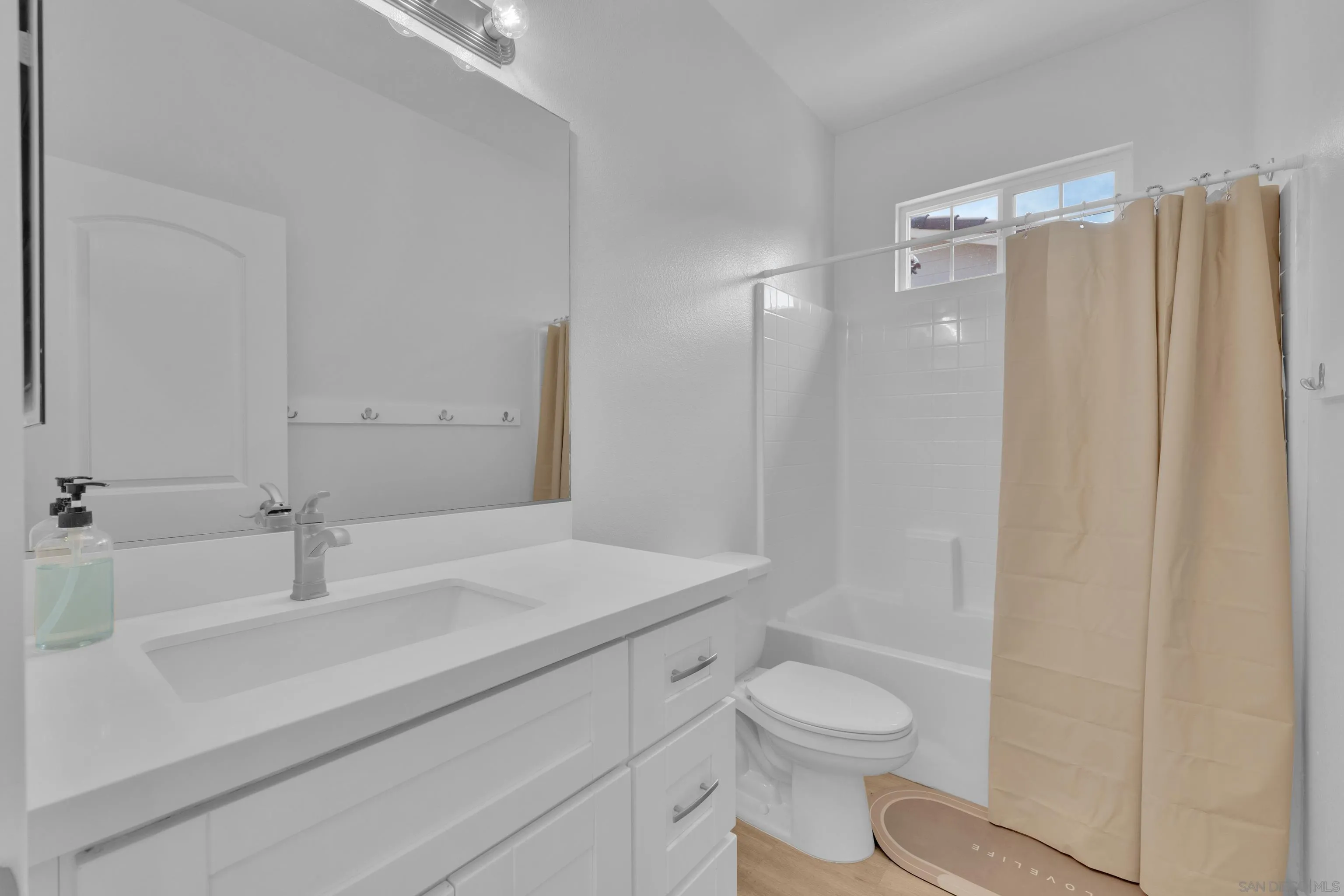 https://cdn.realtyfeed.com/cdn/127/260014358/5e082f65b86198ce83b37f514684d004.webp