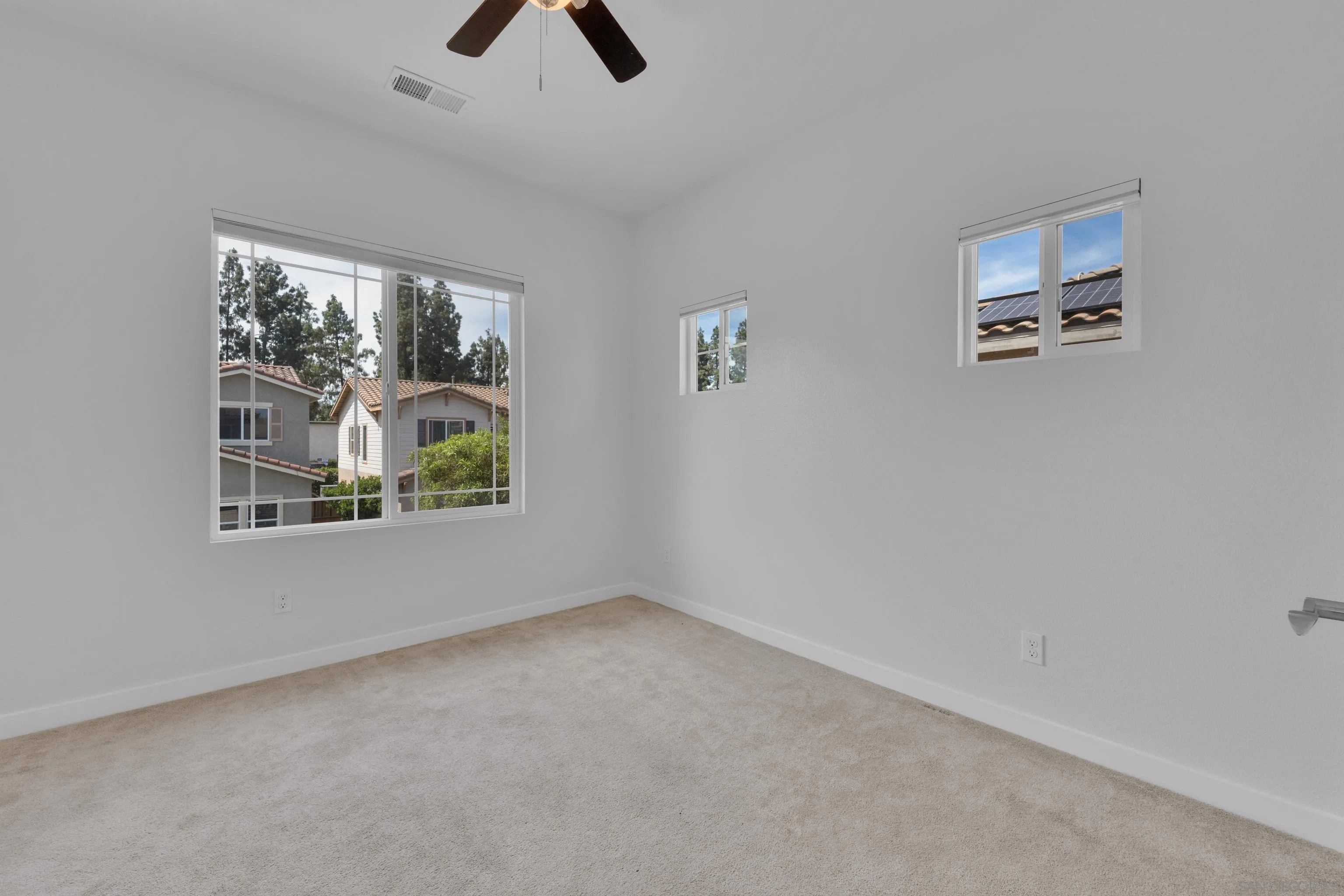 https://cdn.realtyfeed.com/cdn/127/260014358/b2837bd0b3fc51d15c01c01c9d103e1d.webp