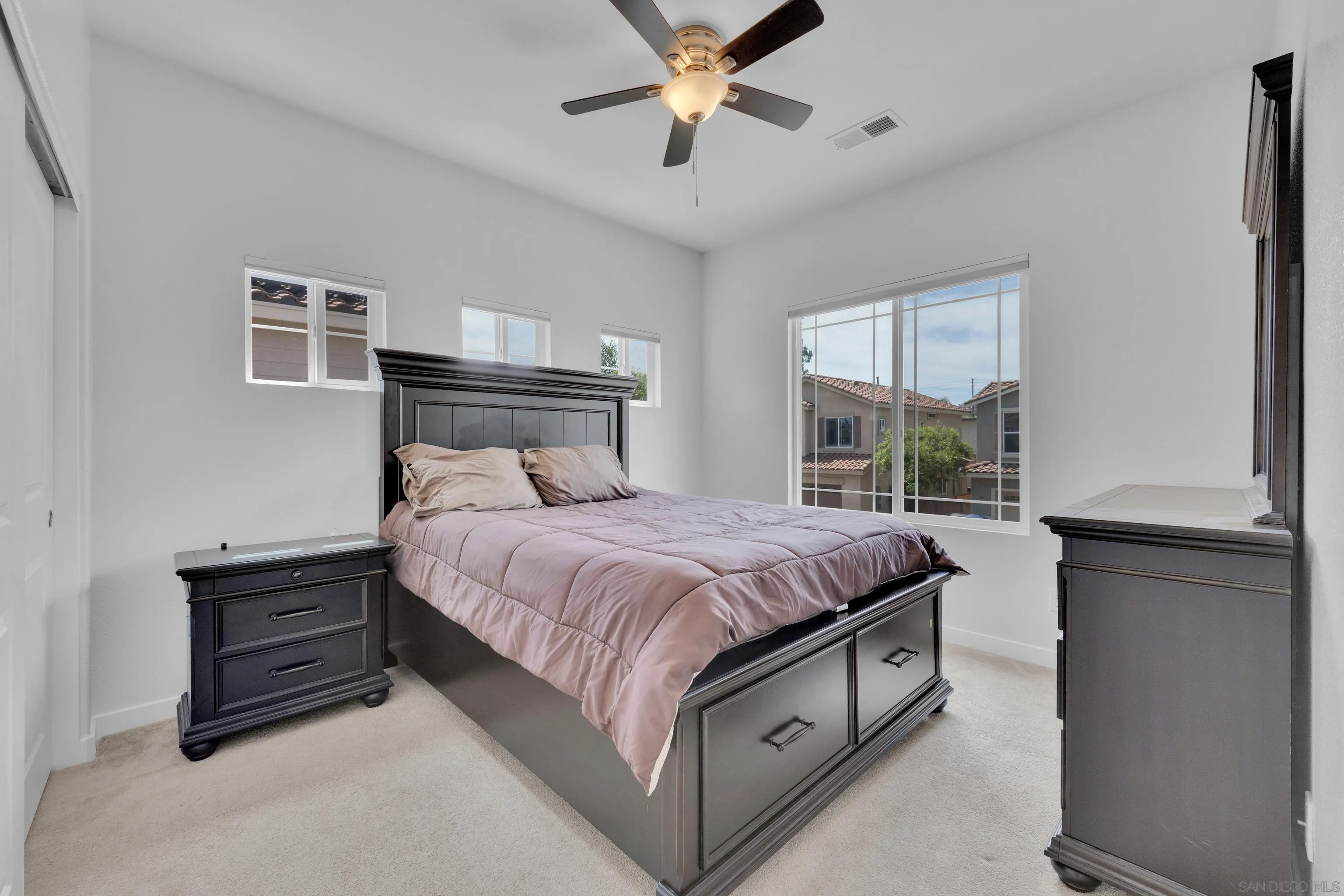 https://cdn.realtyfeed.com/cdn/127/260014358/cf0c1b9b6cbf43726de5c257d49a09e5.webp