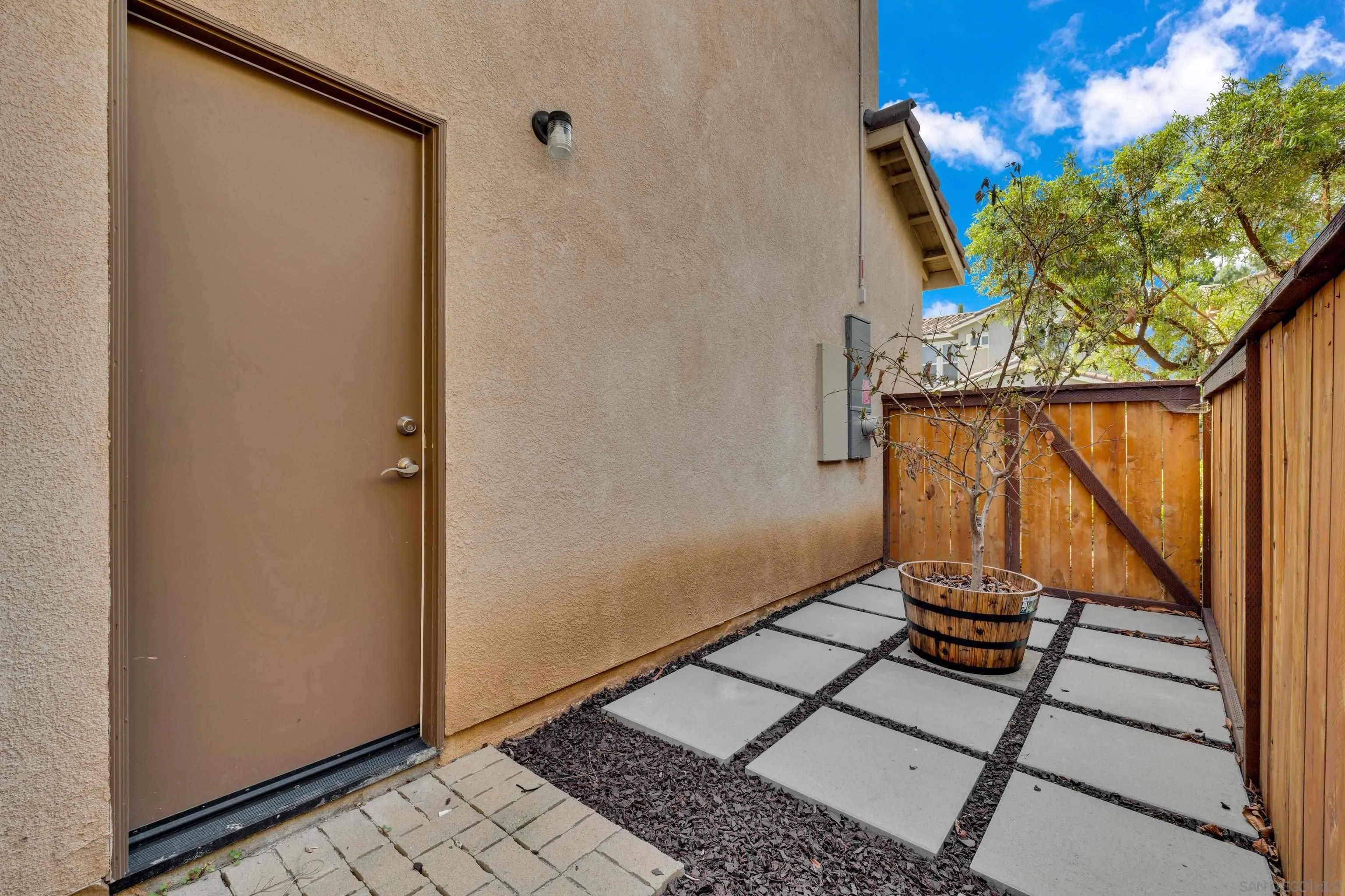https://cdn.realtyfeed.com/cdn/127/260014358/dcf829f57a1a9106d68e4ae9ad36ae76.webp