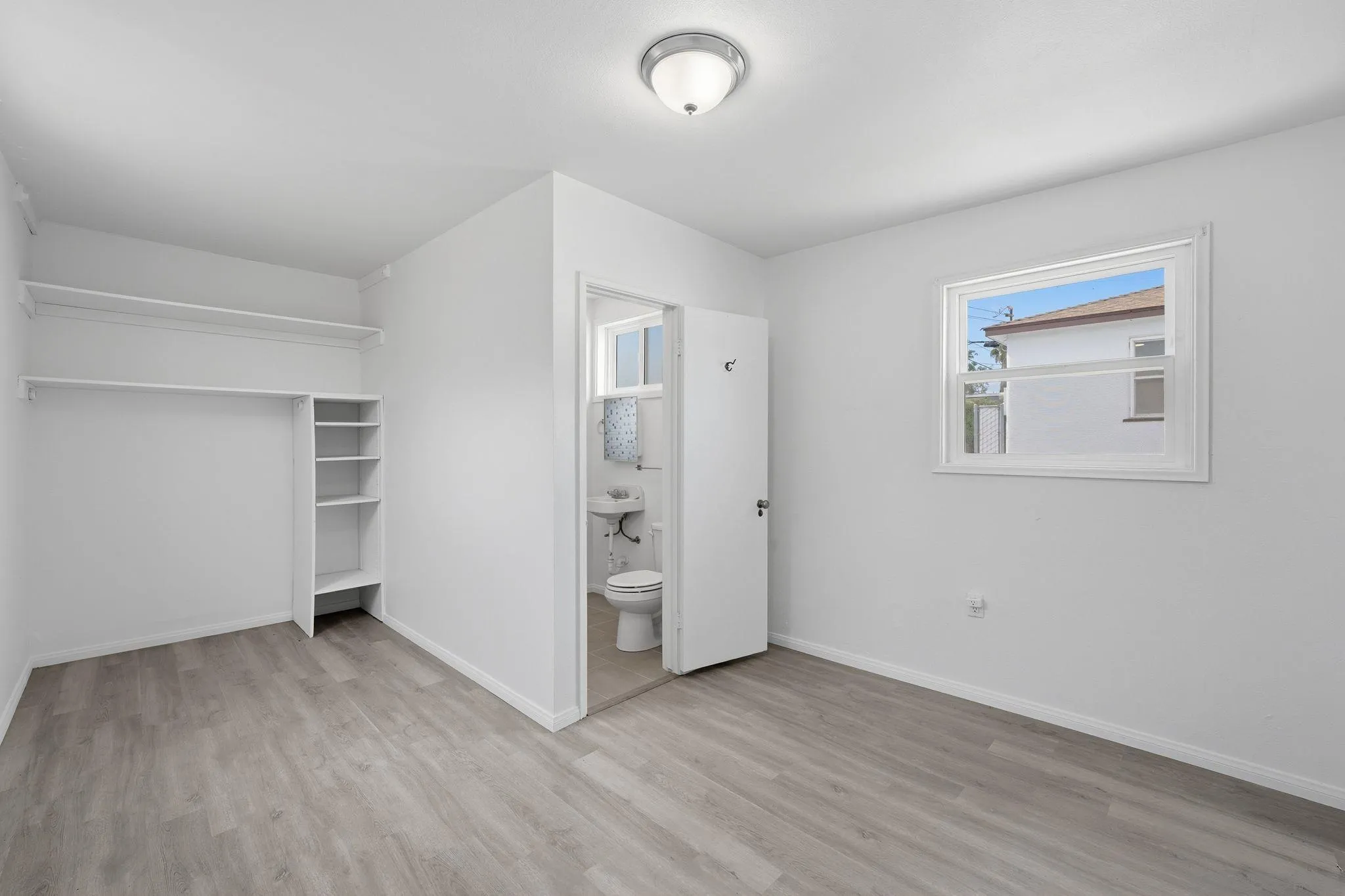 https://cdn.realtyfeed.com/cdn/127/260014359/22c98558c12fc23c7f64a453cb9dbfc3.webp